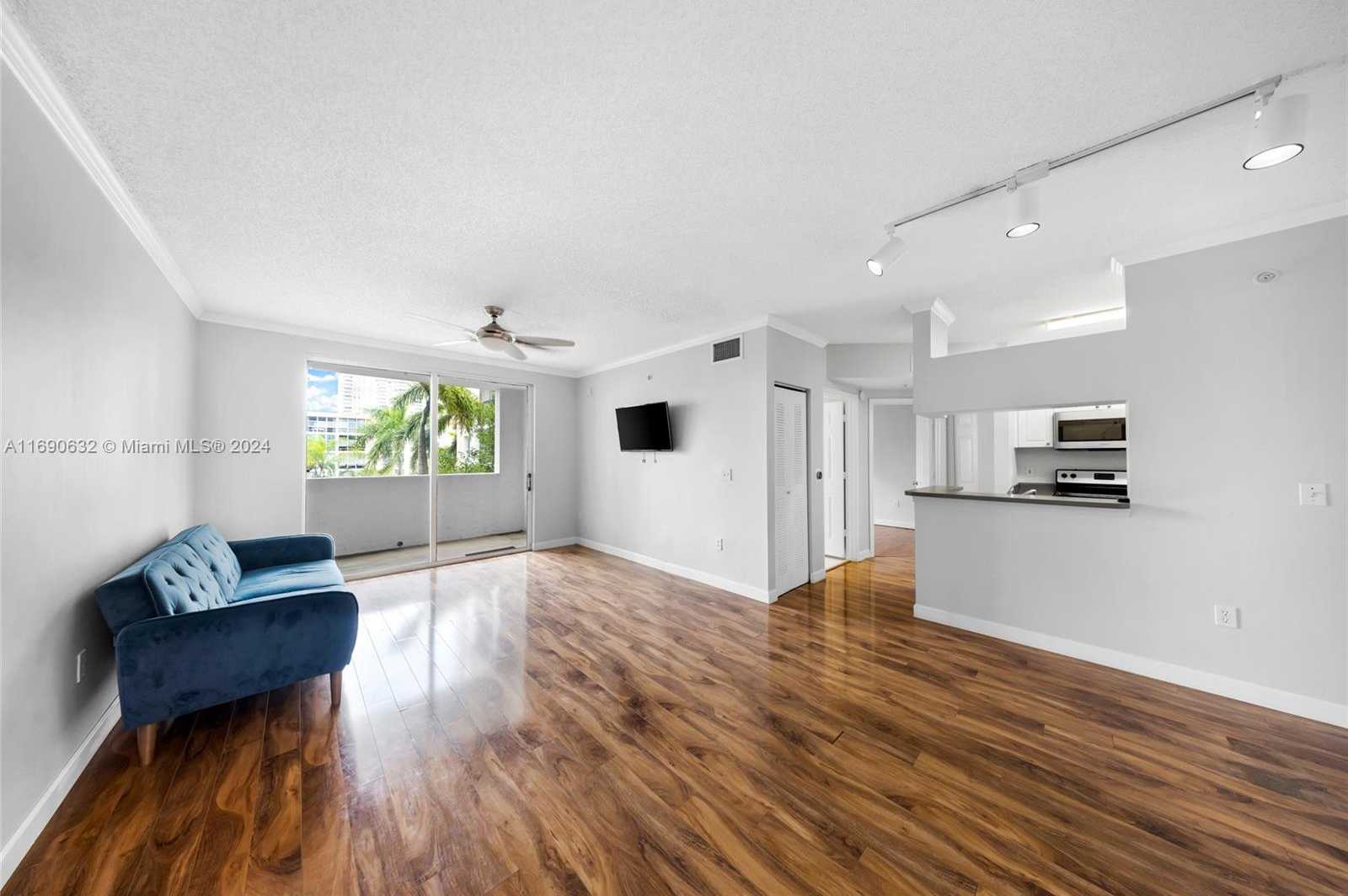 Small Image of 17125 N Bay Rd, Sunny Isles Beach, FL 33160, USA Number 2
