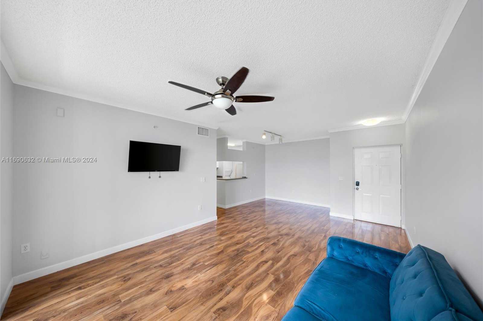 Small Image of 17125 N Bay Rd, Sunny Isles Beach, FL 33160, USA Number 5