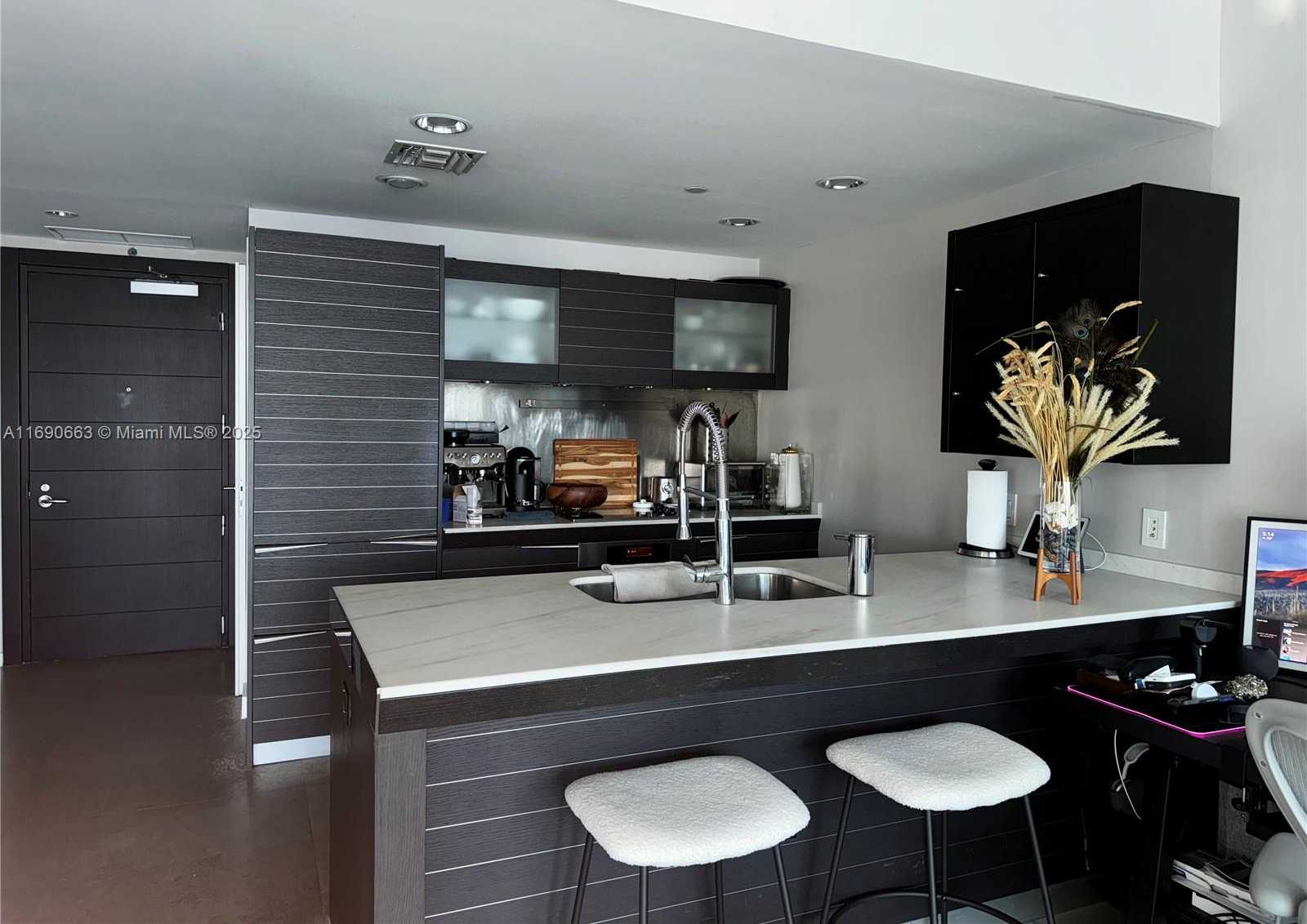 Small Image of 200 BISCAYNE BOULEVARD WAY #3110, Miami Number 10