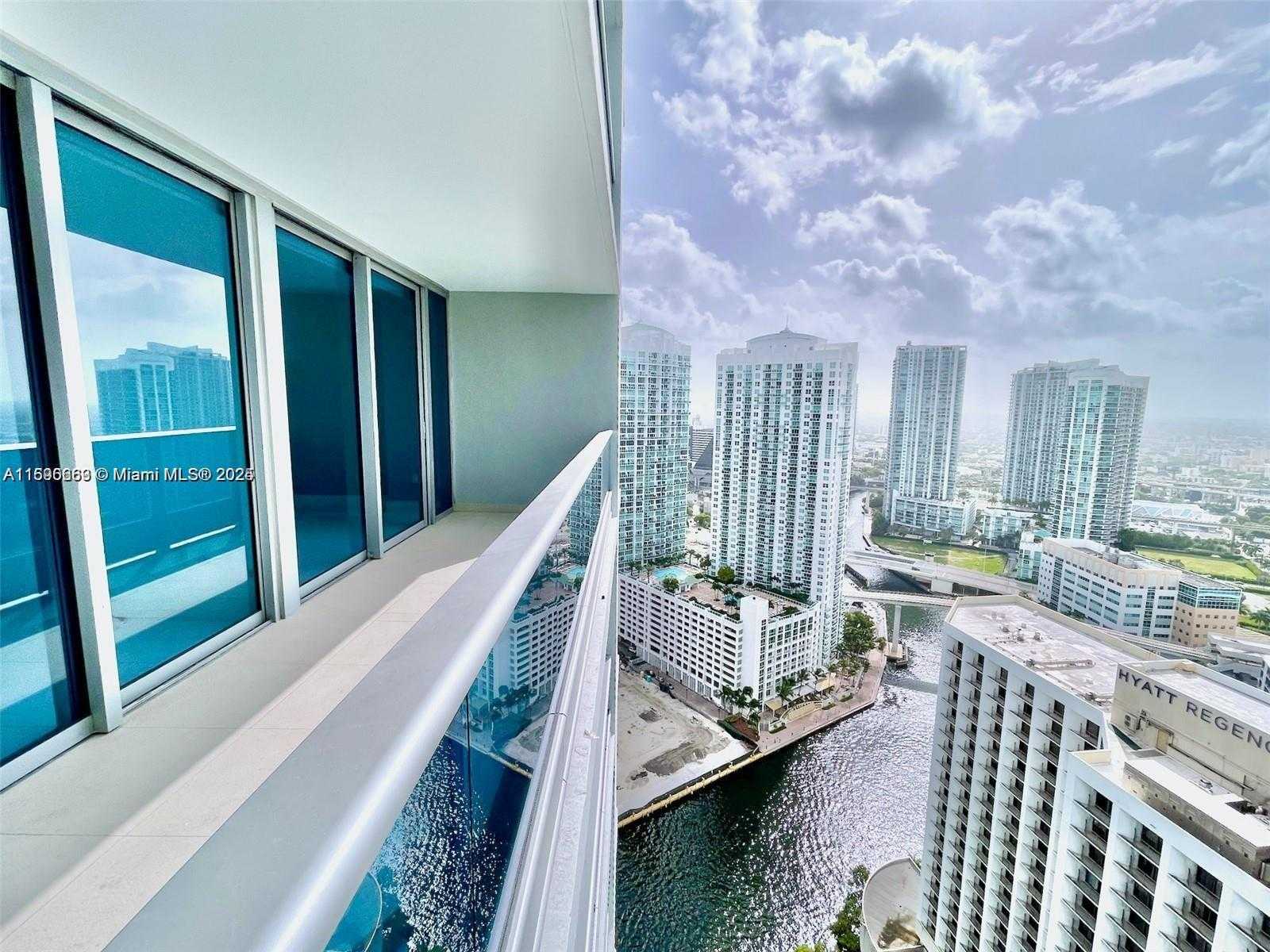 Small Image of 200 BISCAYNE BOULEVARD WAY #3110, Miami Number 2