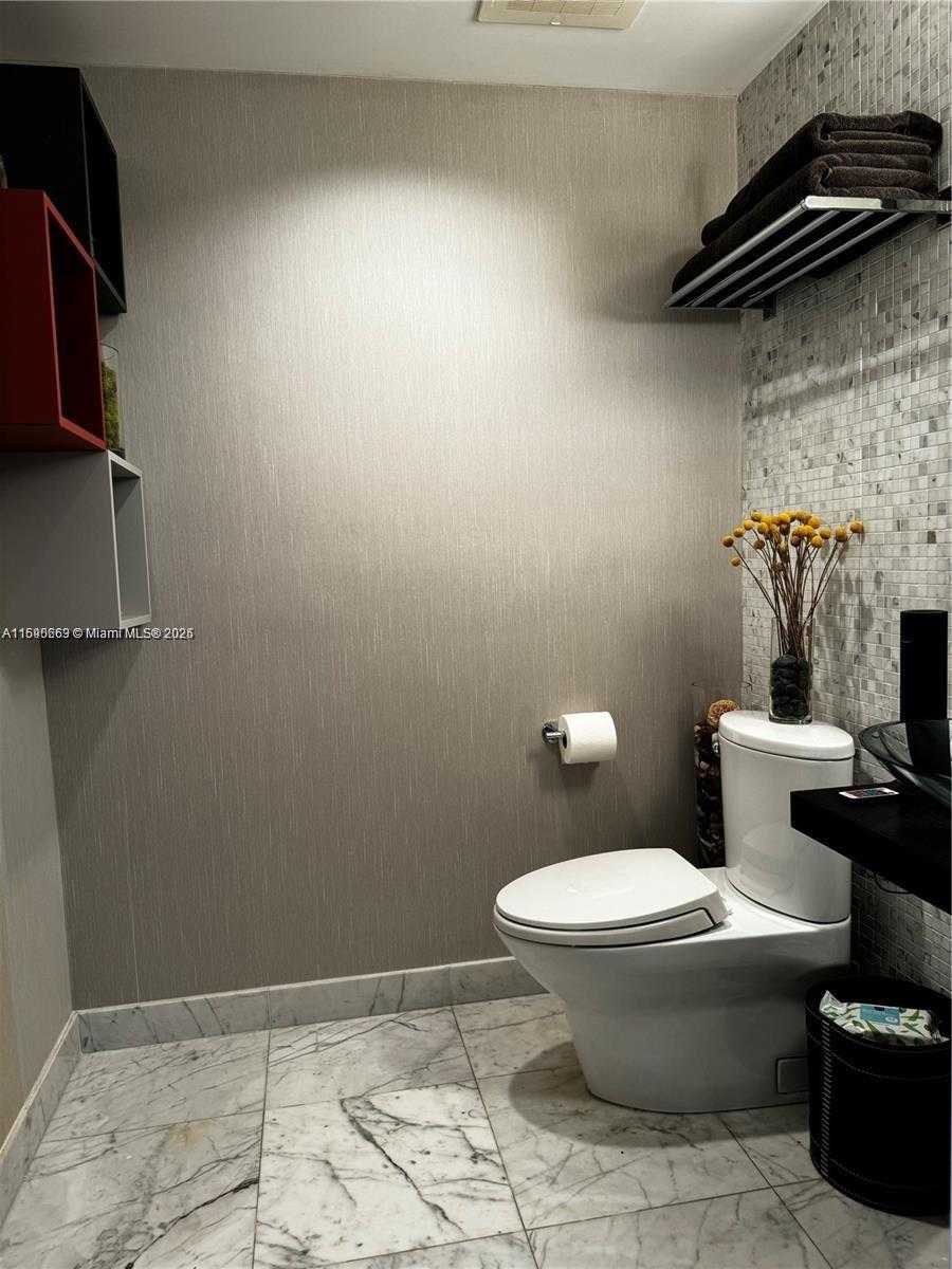 Small Image of 200 BISCAYNE BOULEVARD WAY #3110, Miami Number 5