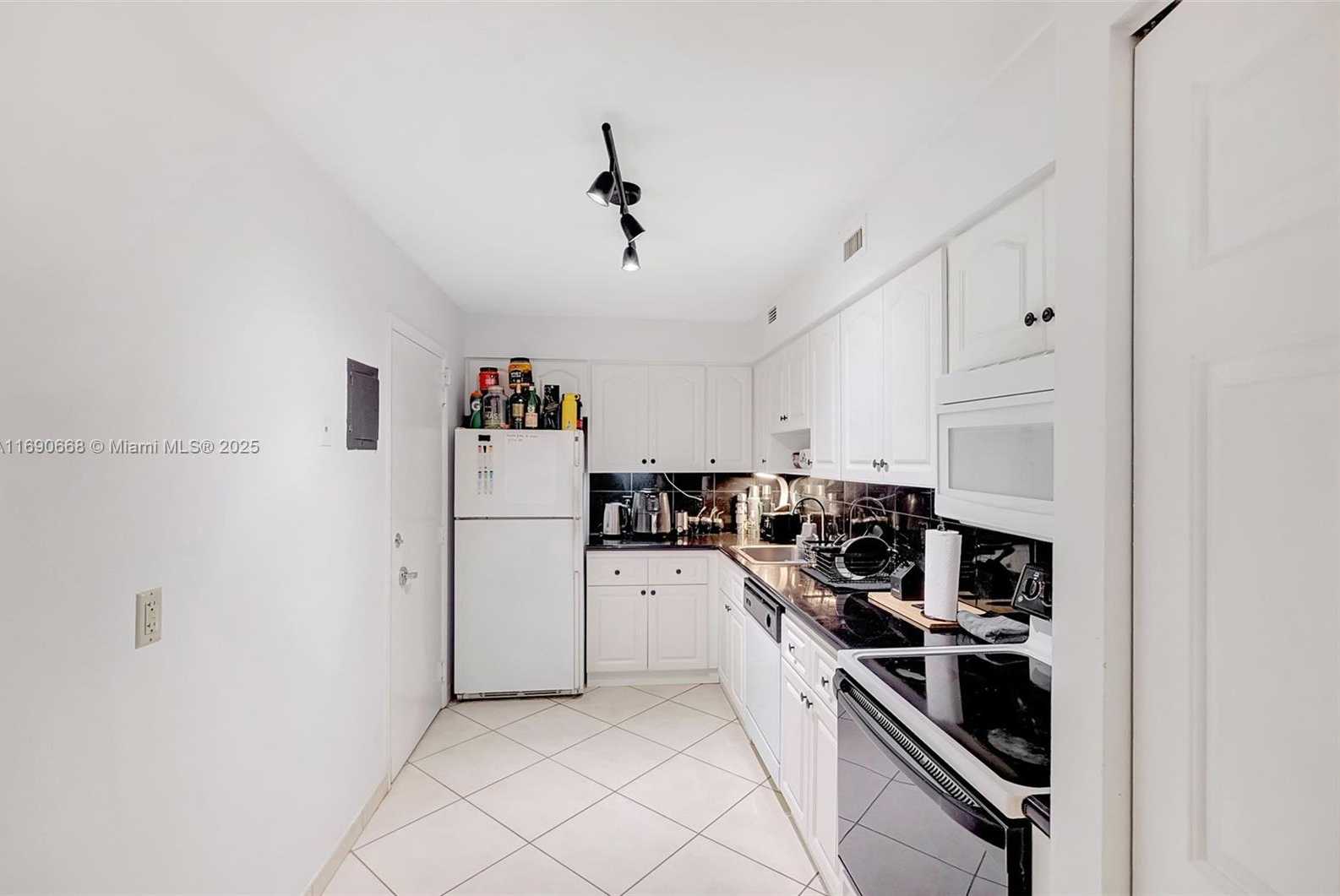 Small Image of 6770 INDIAN CREEK DR #4R, Miami Beach Number 13