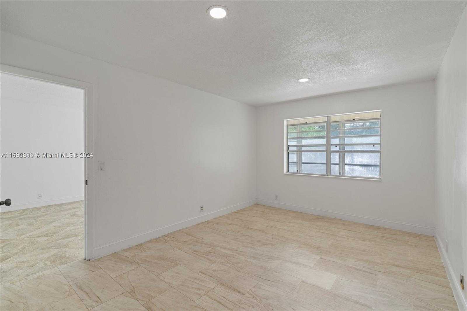 Small Image of 110 LAKE MERYL DR #213, West Palm Beach Number 14