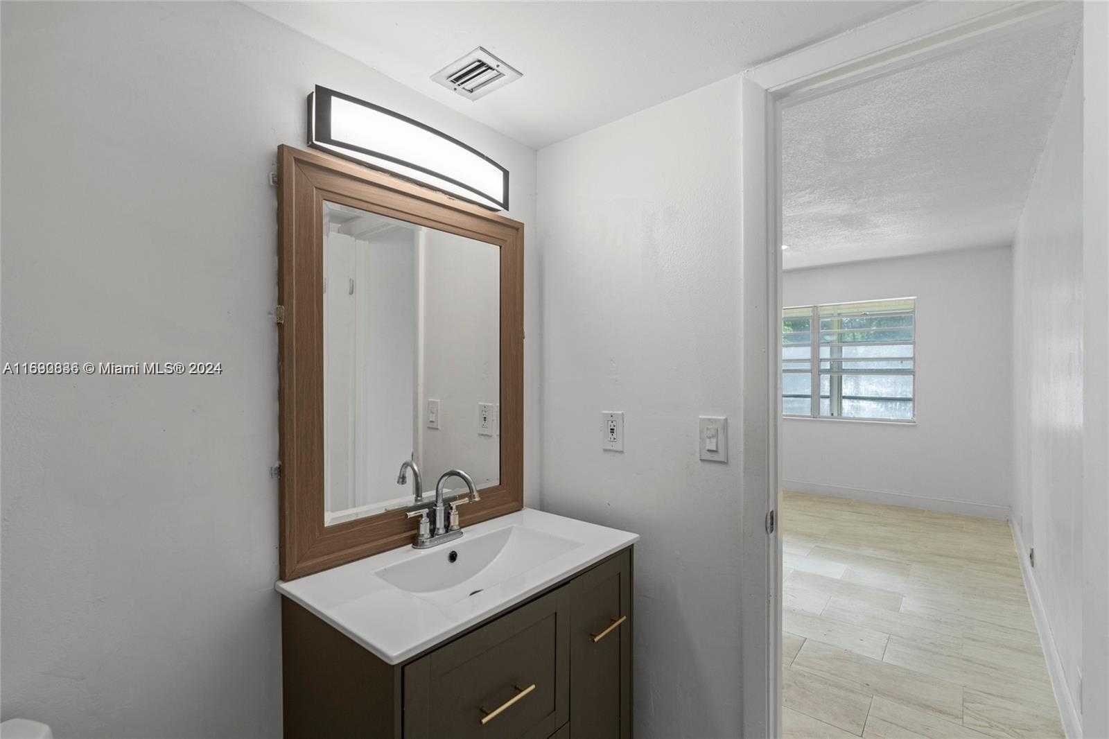 Small Image of 110 LAKE MERYL DR #213, West Palm Beach Number 16