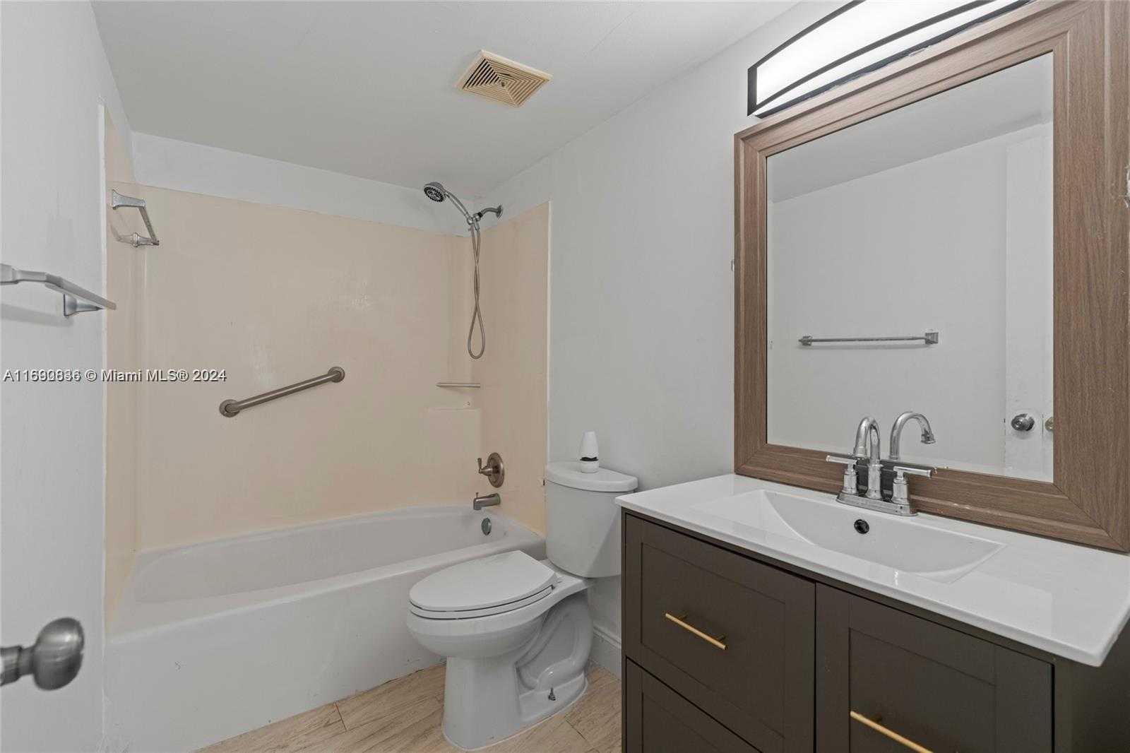 Small Image of 110 LAKE MERYL DR #213, West Palm Beach Number 17