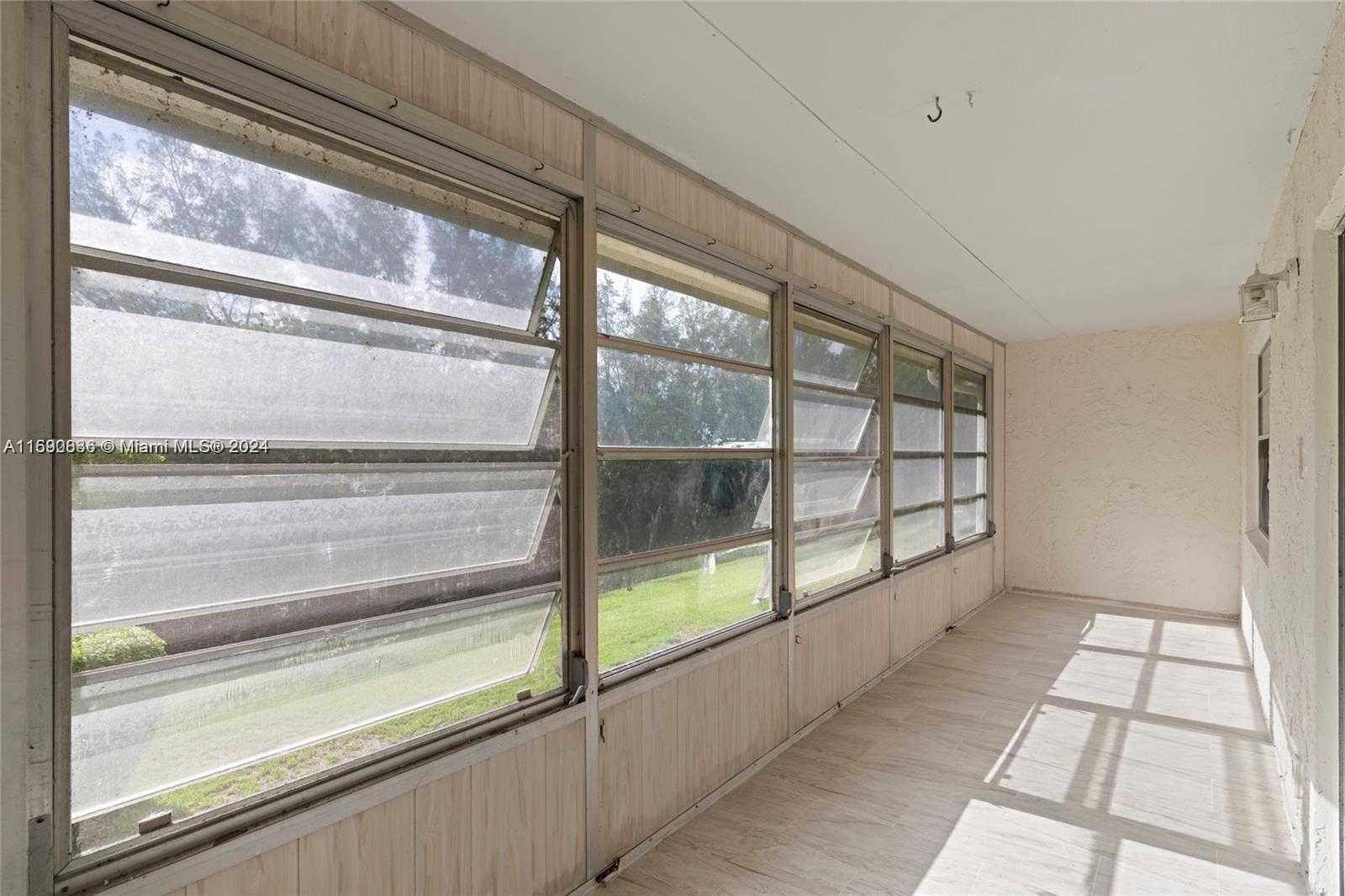 Small Image of 110 LAKE MERYL DR #213, West Palm Beach Number 21