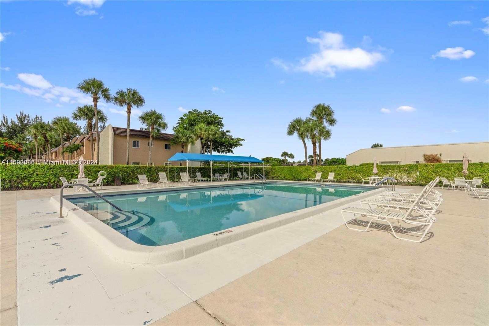 Small Image of 110 LAKE MERYL DR #213, West Palm Beach Number 22