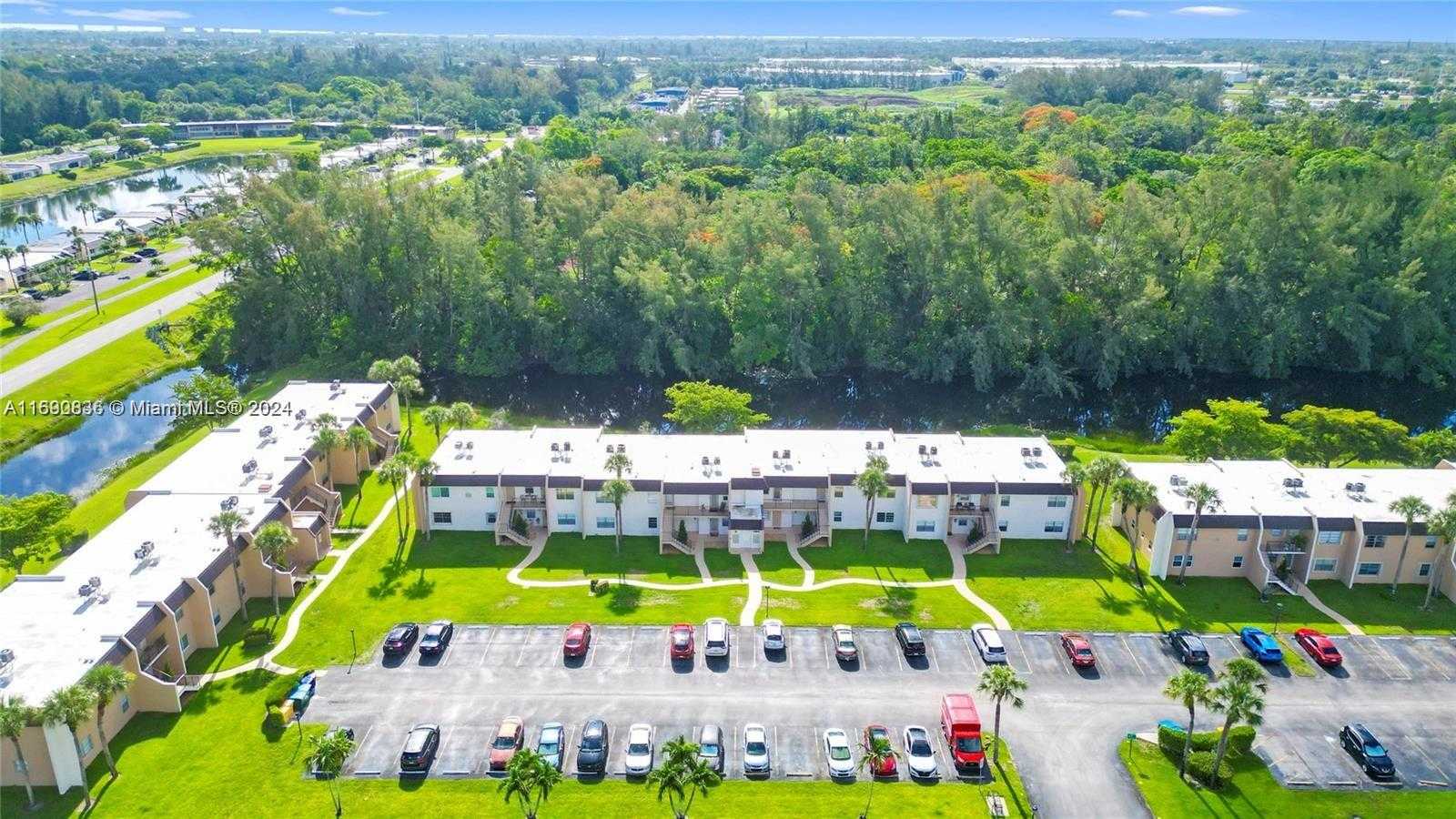 Small Image of 110 LAKE MERYL DR #213, West Palm Beach Number 24