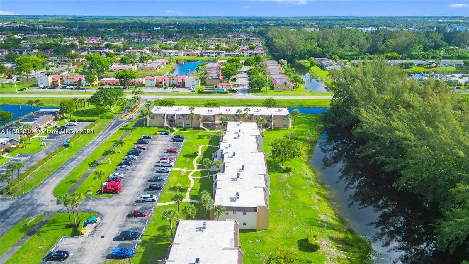 Small Image of 110 LAKE MERYL DR #213, West Palm Beach Number 25