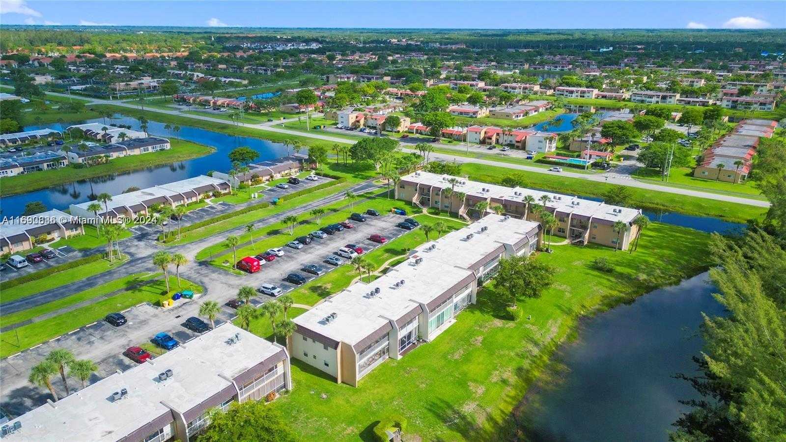 Small Image of 110 LAKE MERYL DR #213, West Palm Beach Number 26