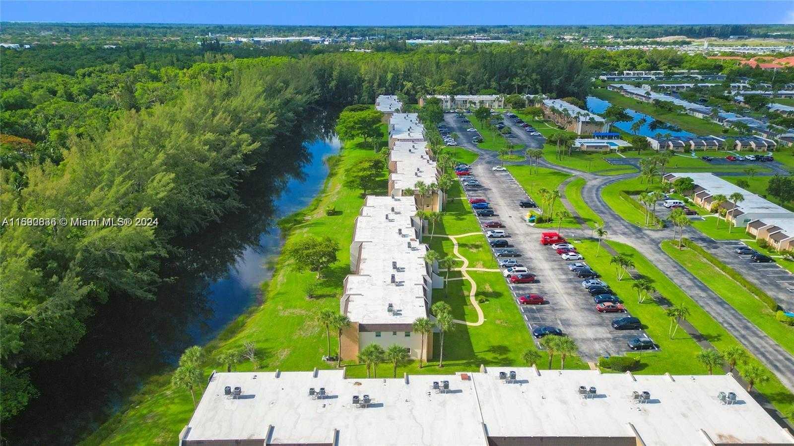 Small Image of 110 LAKE MERYL DR #213, West Palm Beach Number 29