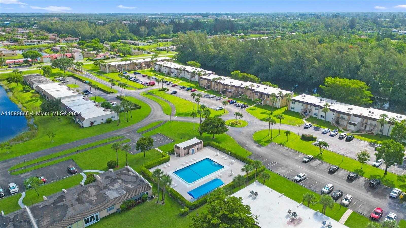 Small Image of 110 LAKE MERYL DR #213, West Palm Beach Number 31