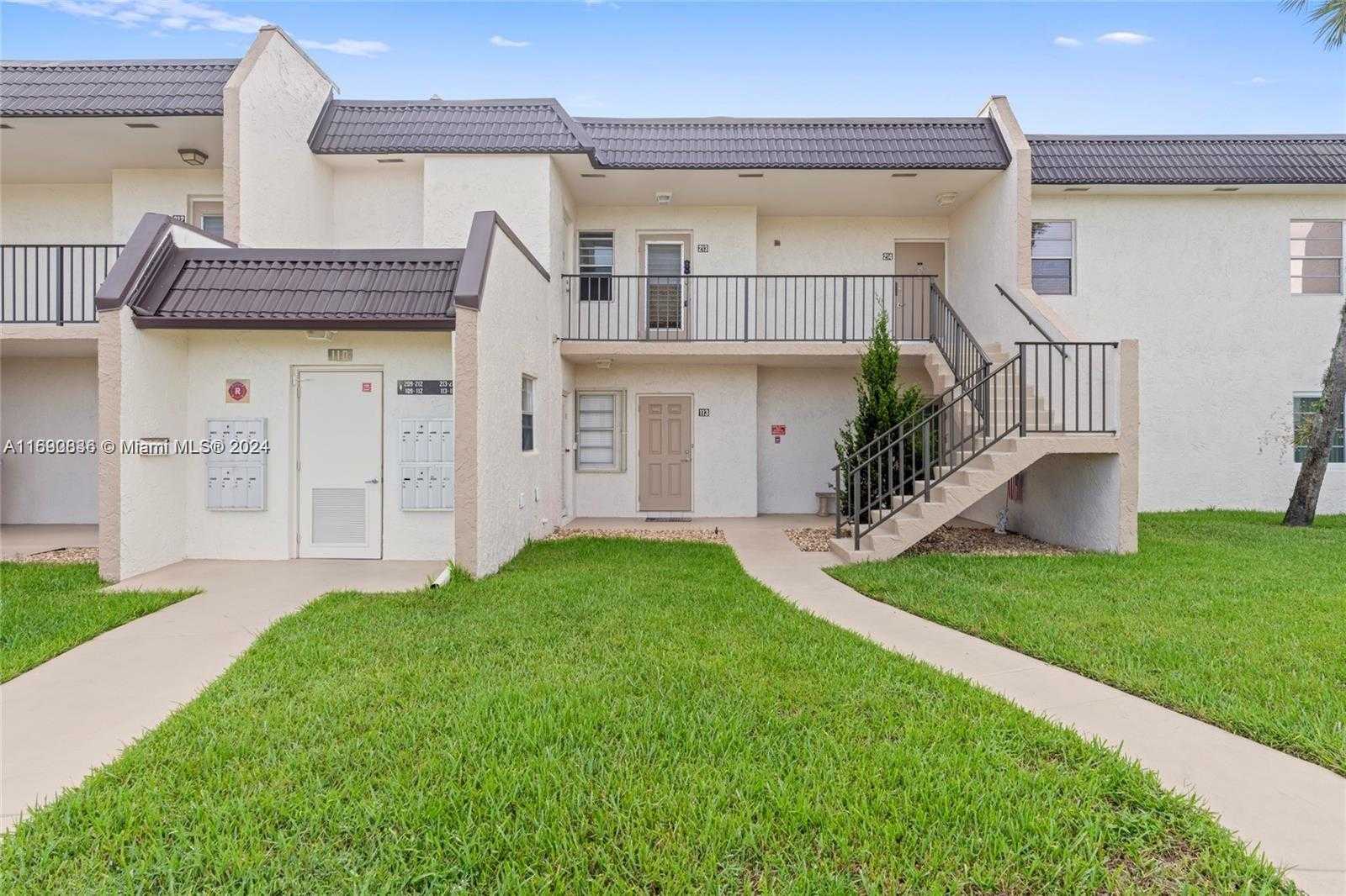 Small Image of 110 LAKE MERYL DR #213, West Palm Beach Number 4