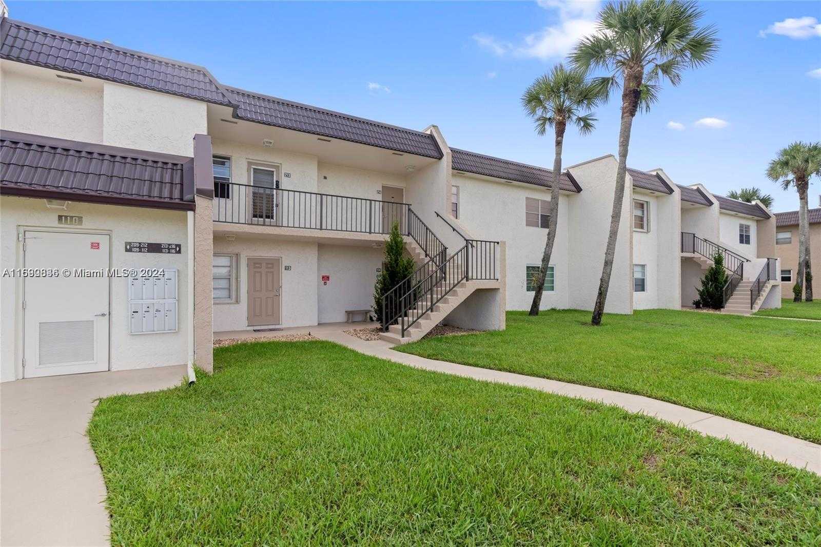 Small Image of 110 LAKE MERYL DR #213, West Palm Beach Number 5