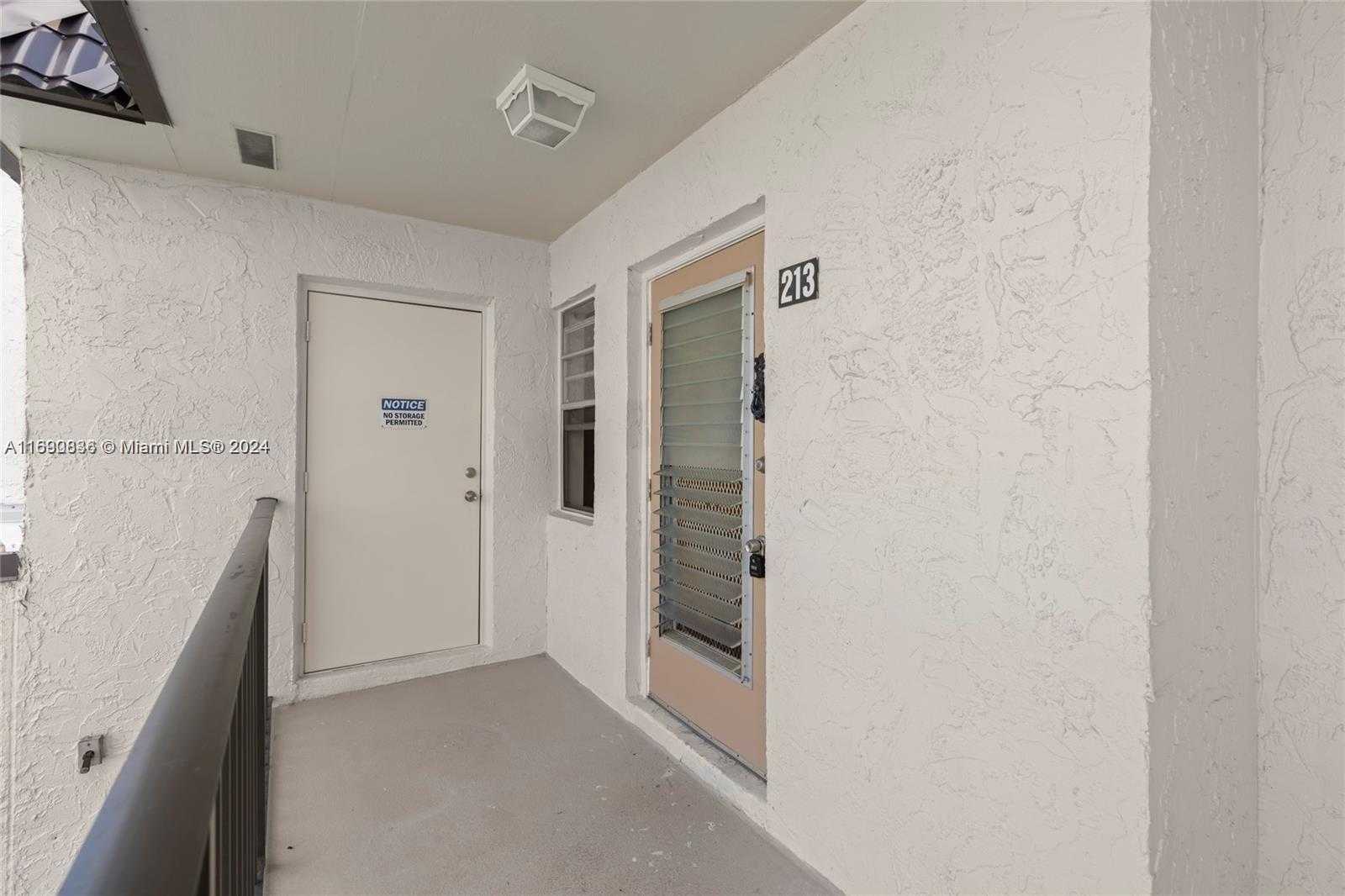 Small Image of 110 LAKE MERYL DR #213, West Palm Beach Number 6