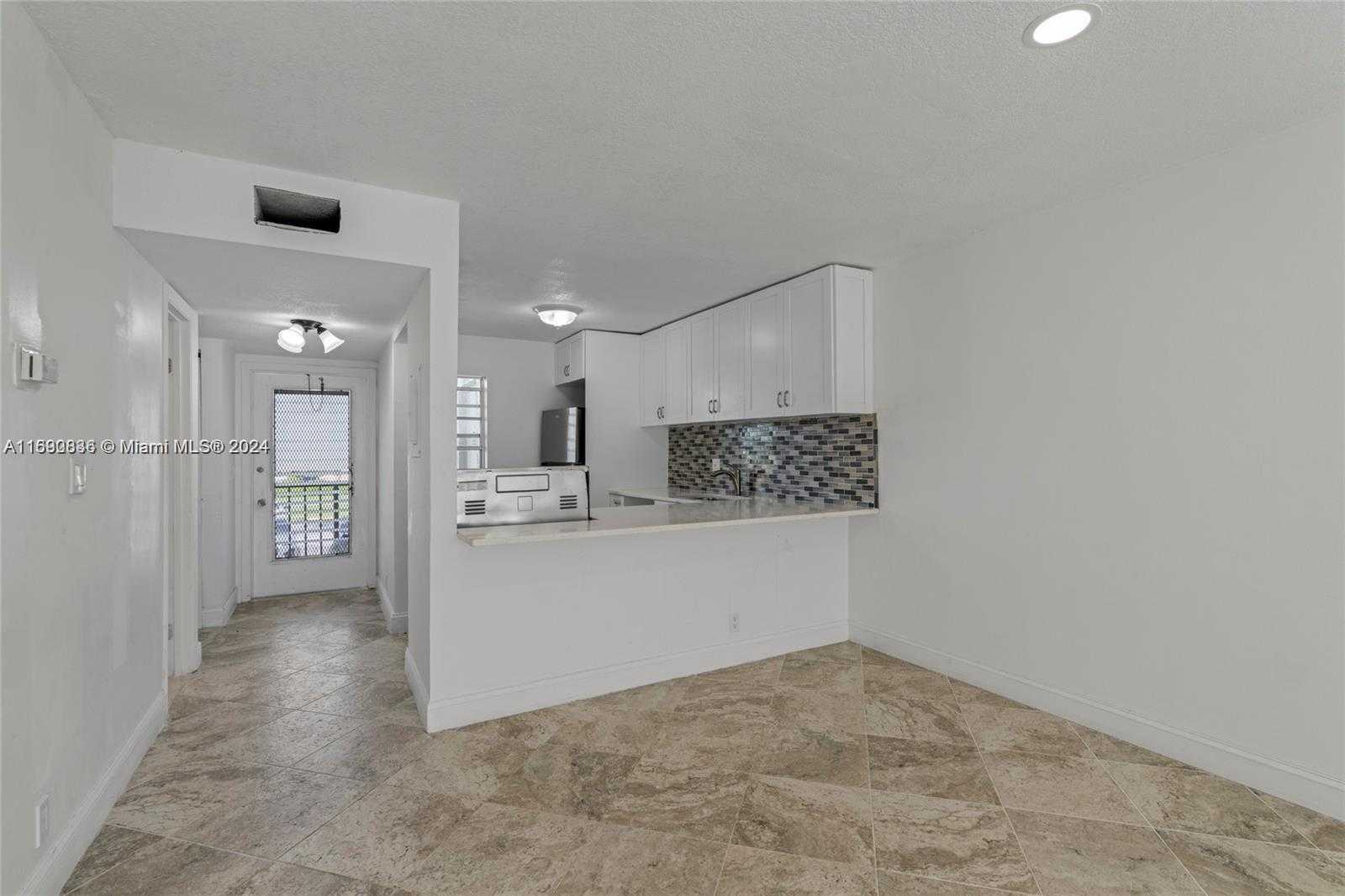 Small Image of 110 LAKE MERYL DR #213, West Palm Beach Number 8
