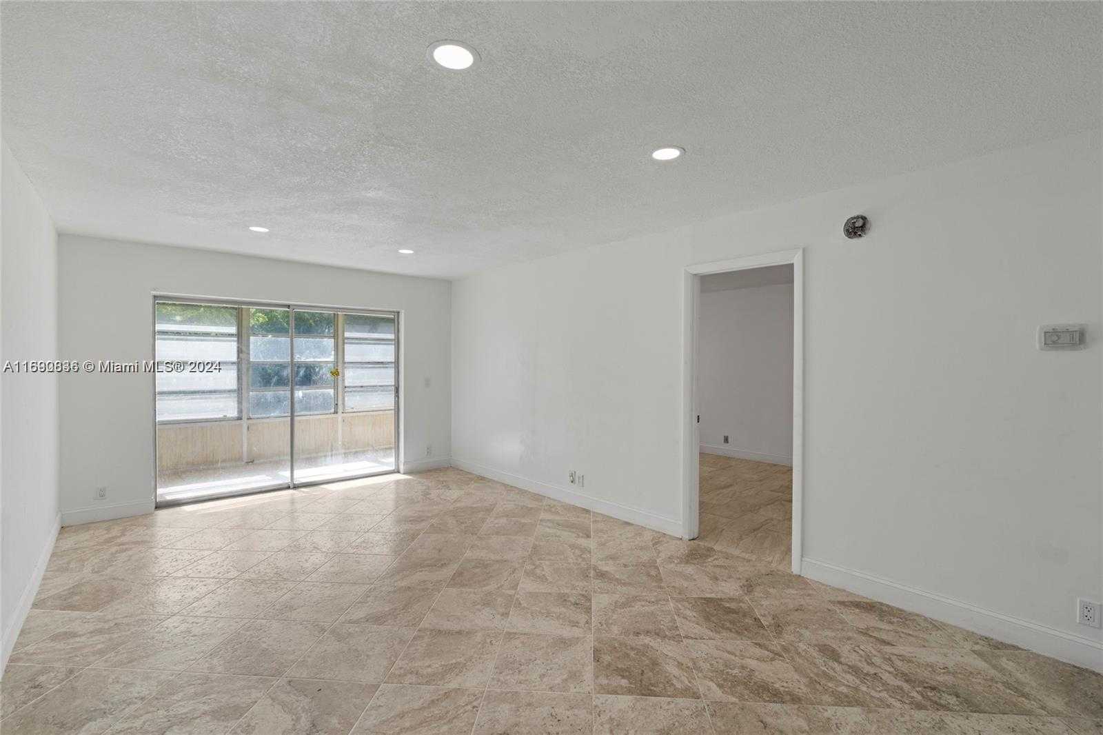 Small Image of 110 LAKE MERYL DR #213, West Palm Beach Number 9