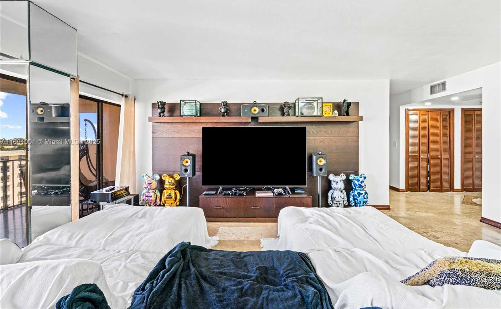 Small Image of 1800 NORTH EAST 114TH ST #811, Miami Number 13