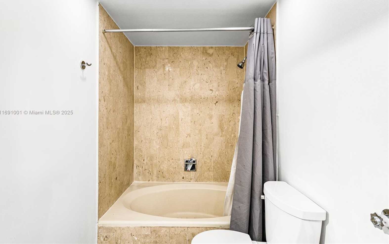 Small Image of 1800 NORTH EAST 114TH ST #811, Miami Number 23