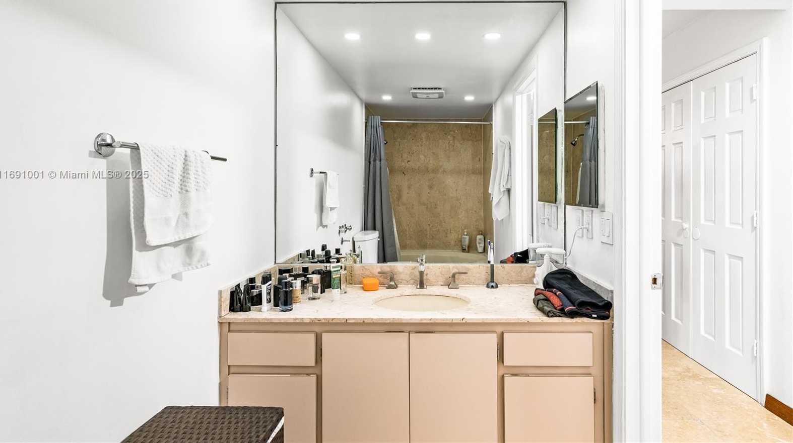 Small Image of 1800 NORTH EAST 114TH ST #811, Miami Number 24