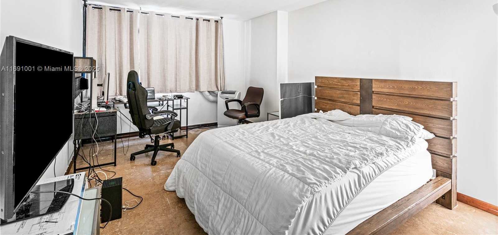 Small Image of 1800 NORTH EAST 114TH ST #811, Miami Number 25