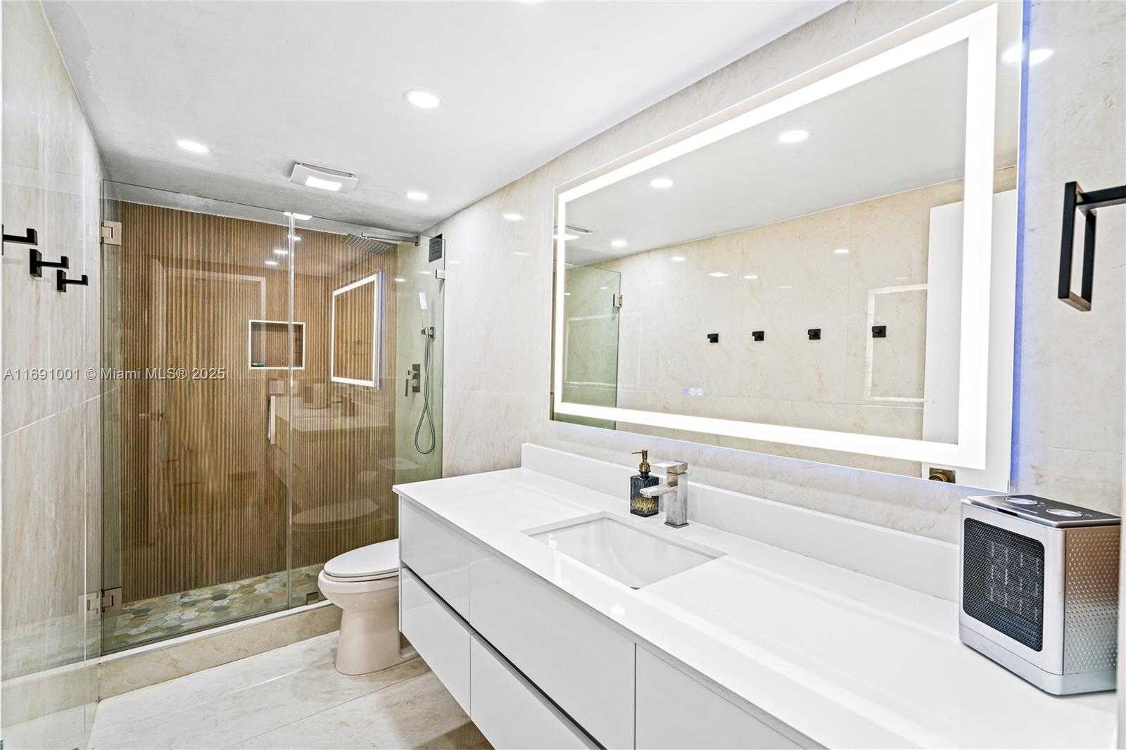 Small Image of 1800 NORTH EAST 114TH ST #811, Miami Number 27