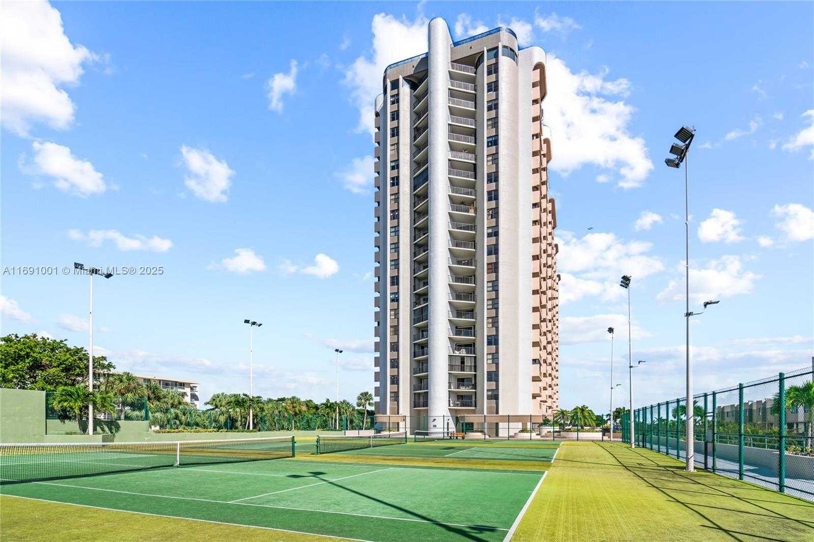 Small Image of 1800 NORTH EAST 114TH ST #811, Miami Number 41