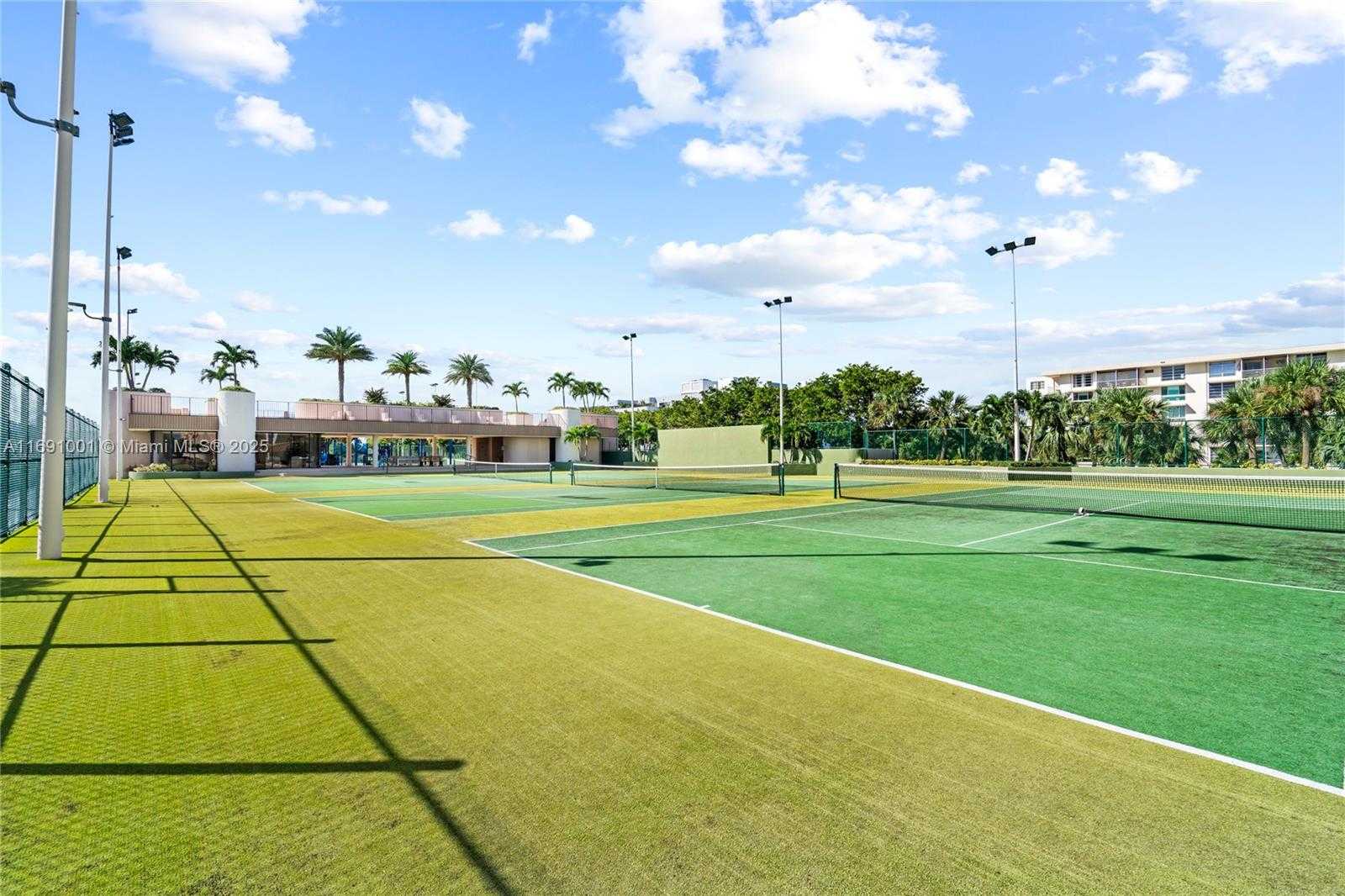 Small Image of 1800 NORTH EAST 114TH ST #811, Miami Number 42