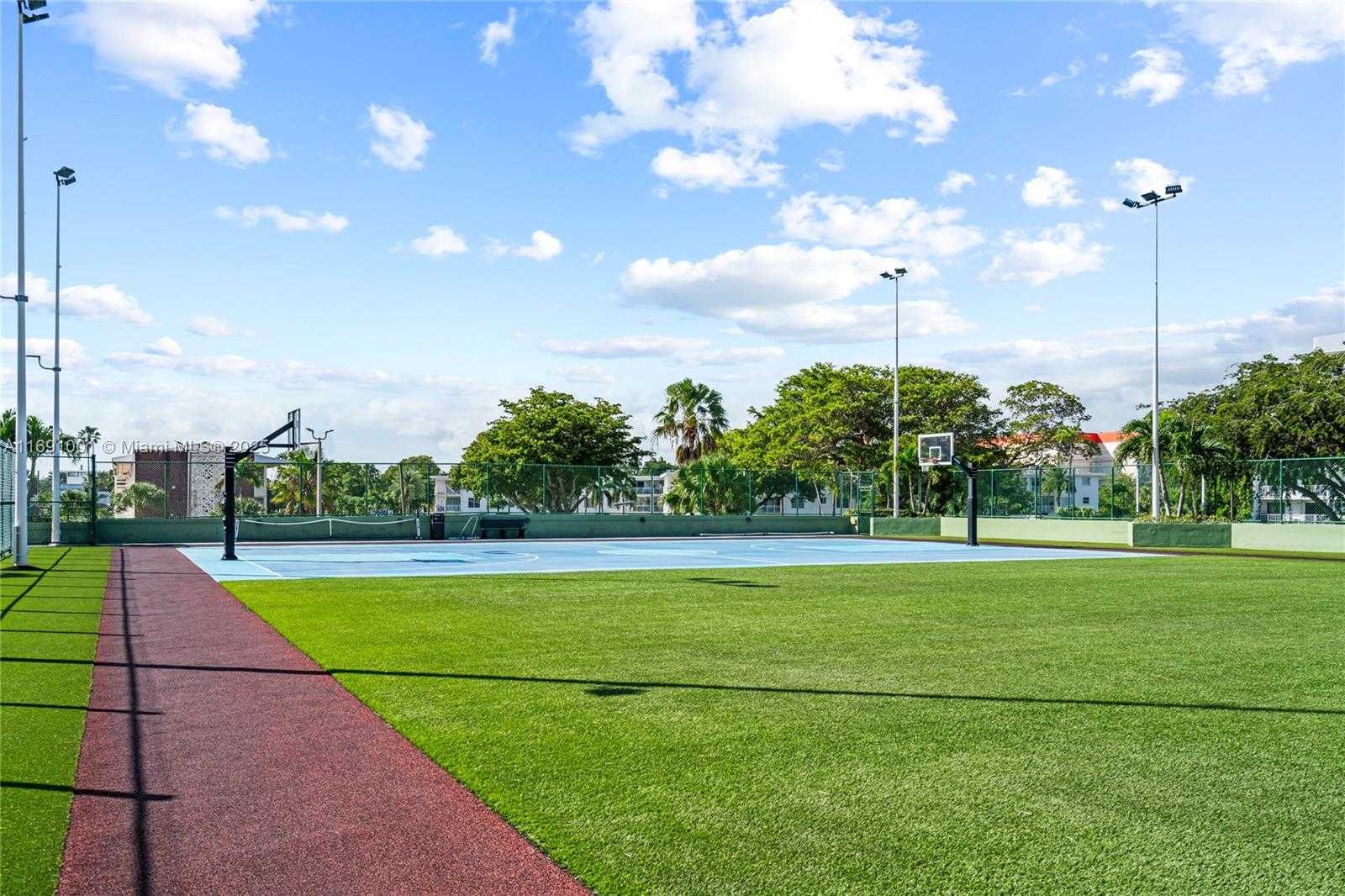 Small Image of 1800 NORTH EAST 114TH ST #811, Miami Number 45