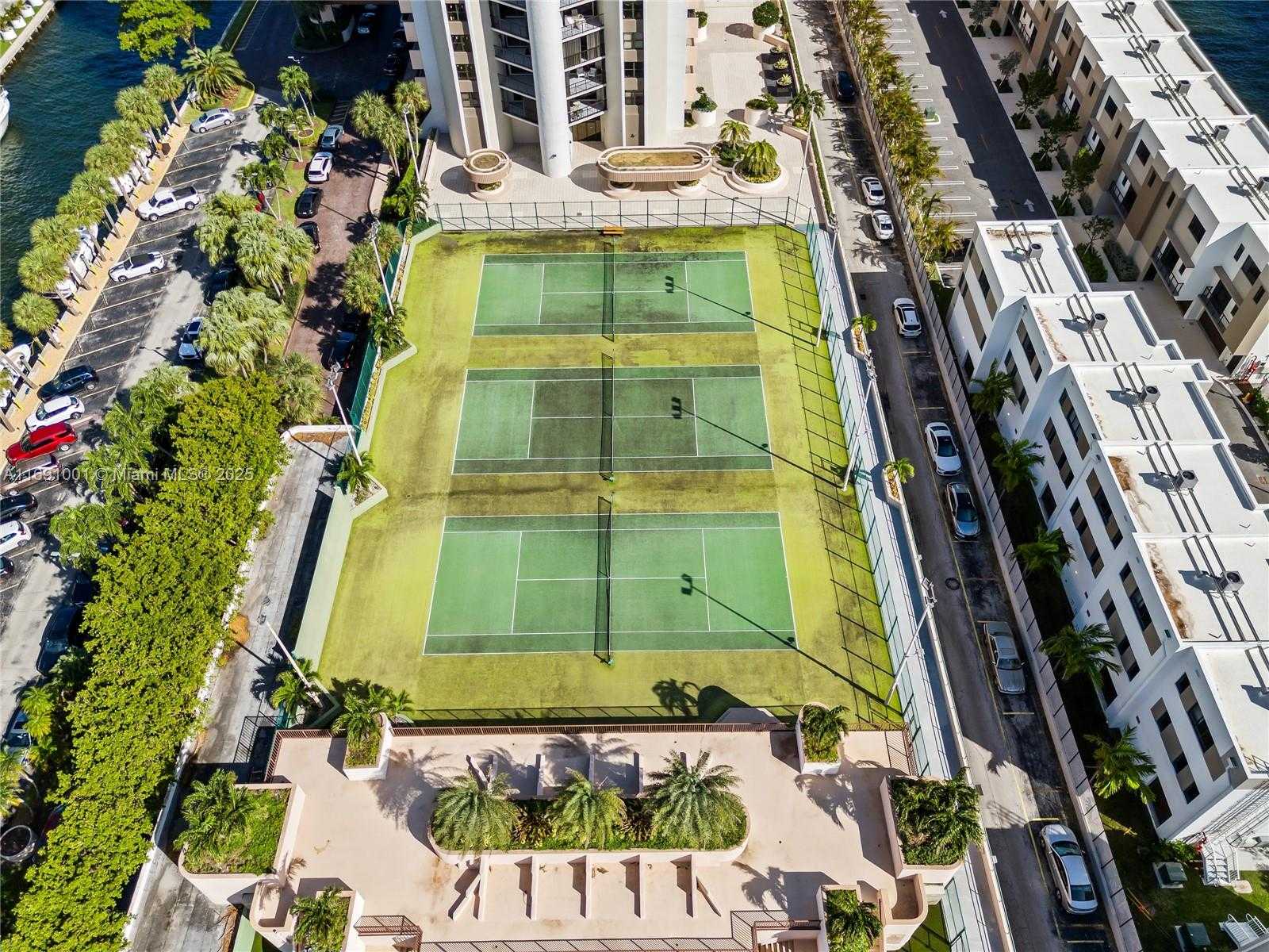 Small Image of 1800 NORTH EAST 114TH ST #811, Miami Number 49
