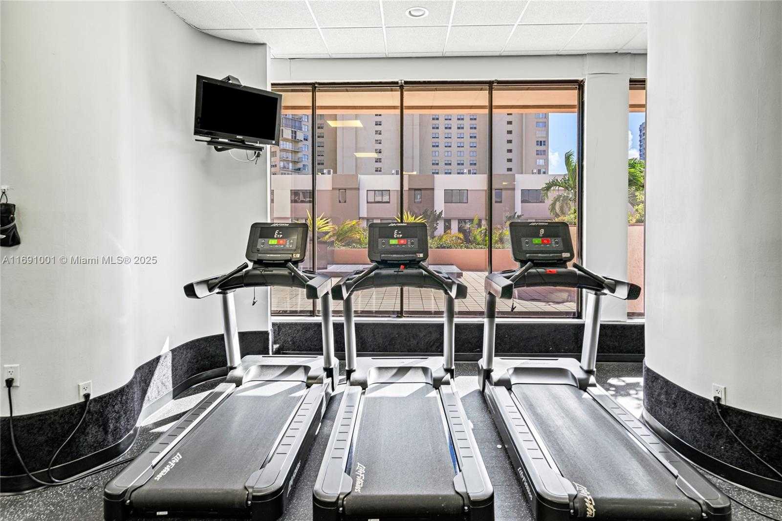 Small Image of 1800 NORTH EAST 114TH ST #811, Miami Number 54