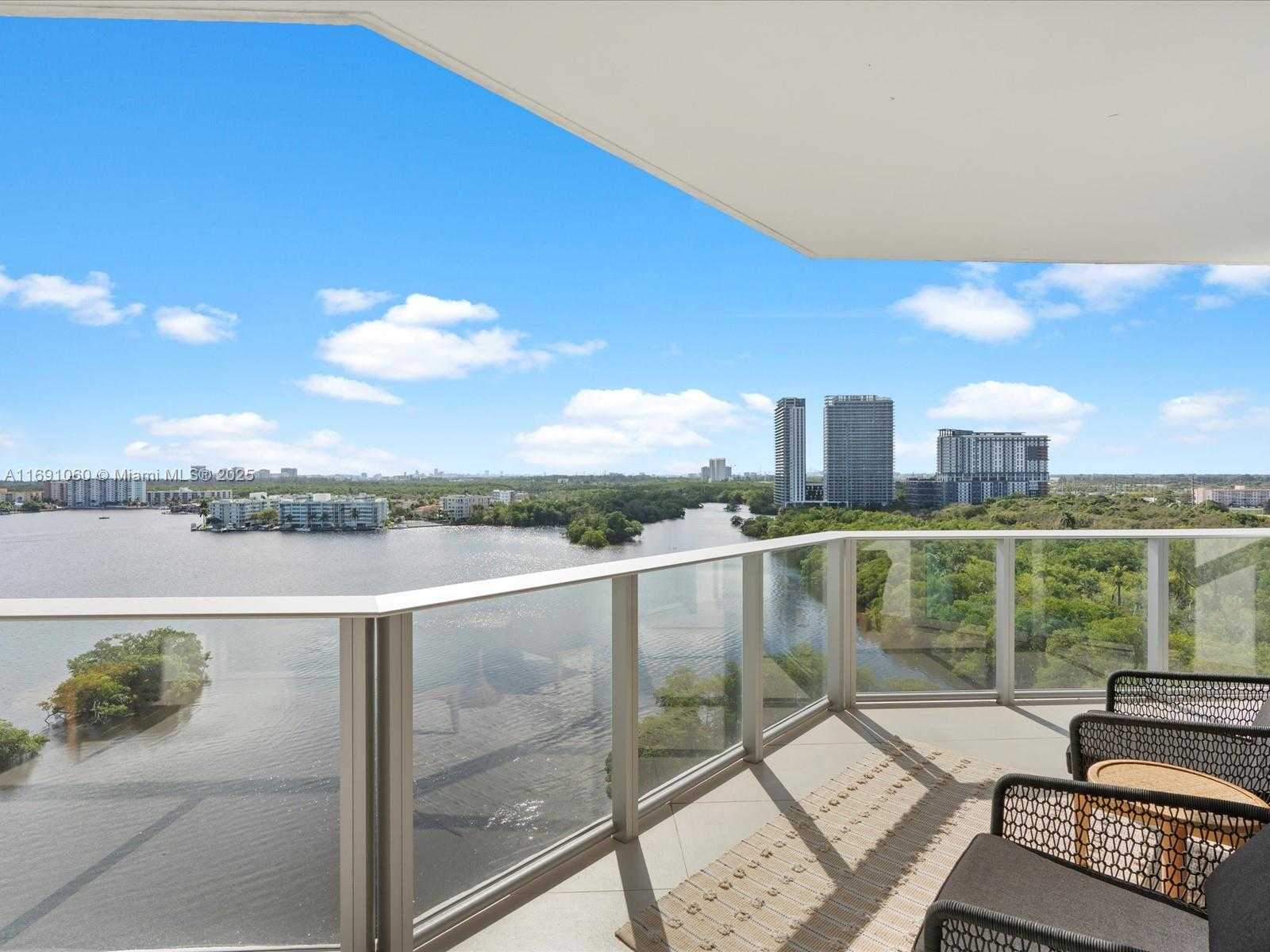 Small Image of 17111 BISCAYNE BLVD #1104, North Miami Beach Number 1