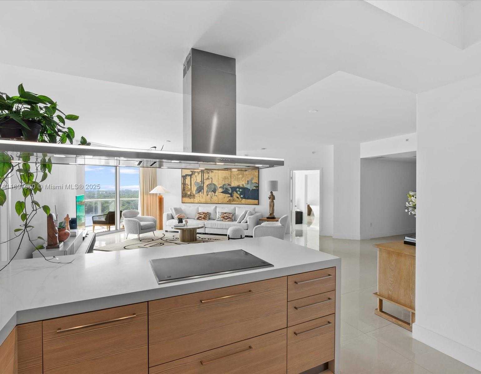 Small Image of 17111 BISCAYNE BLVD #1104, North Miami Beach Number 10