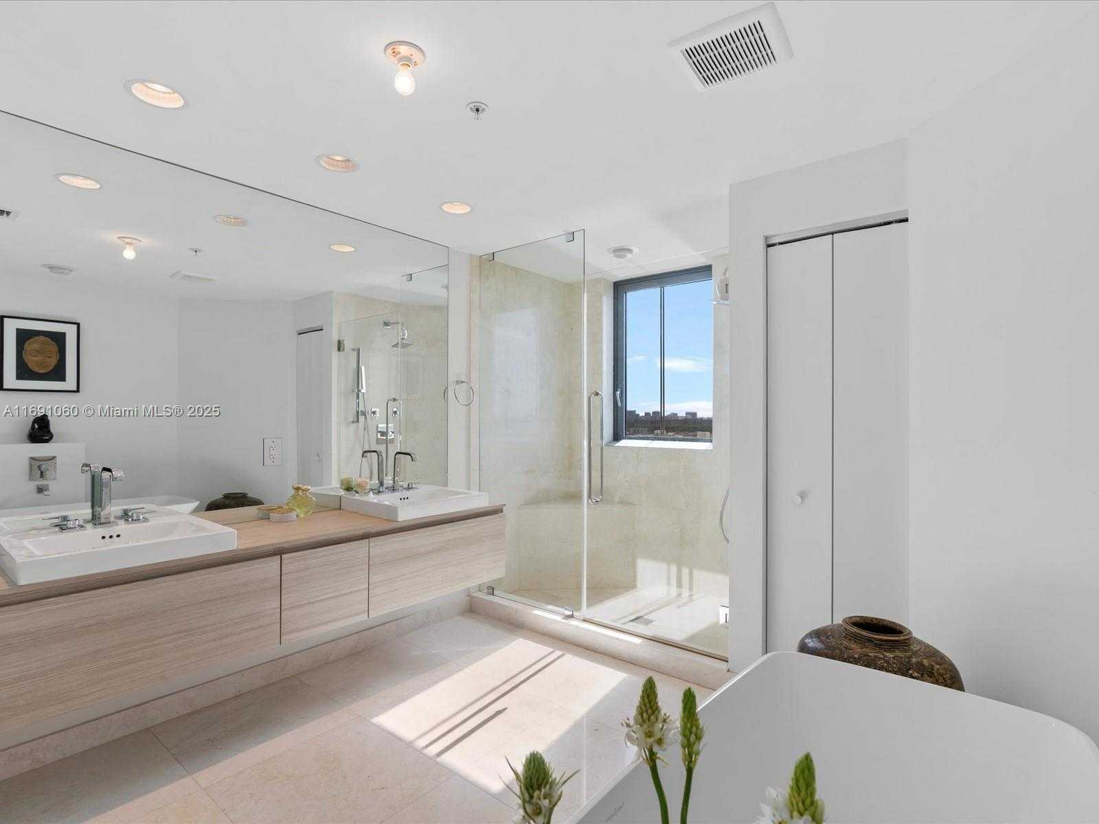Small Image of 17111 BISCAYNE BLVD #1104, North Miami Beach Number 13