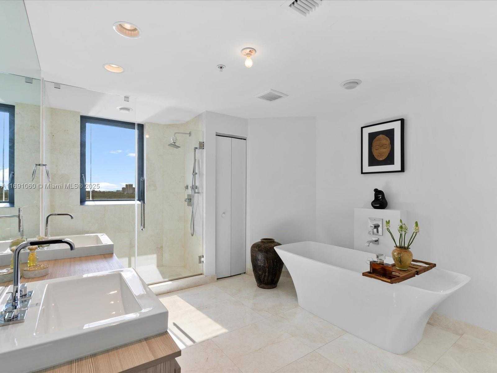 Small Image of 17111 BISCAYNE BLVD #1104, North Miami Beach Number 14