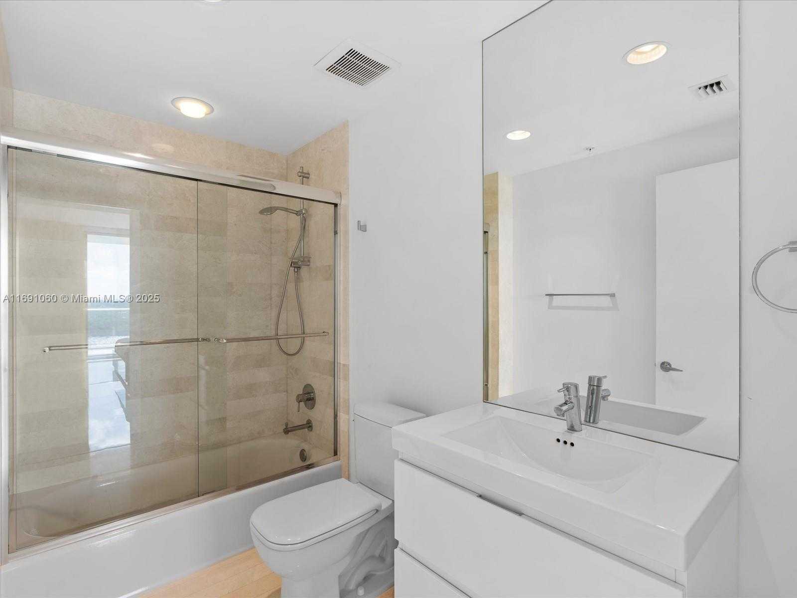 Small Image of 17111 BISCAYNE BLVD #1104, North Miami Beach Number 17
