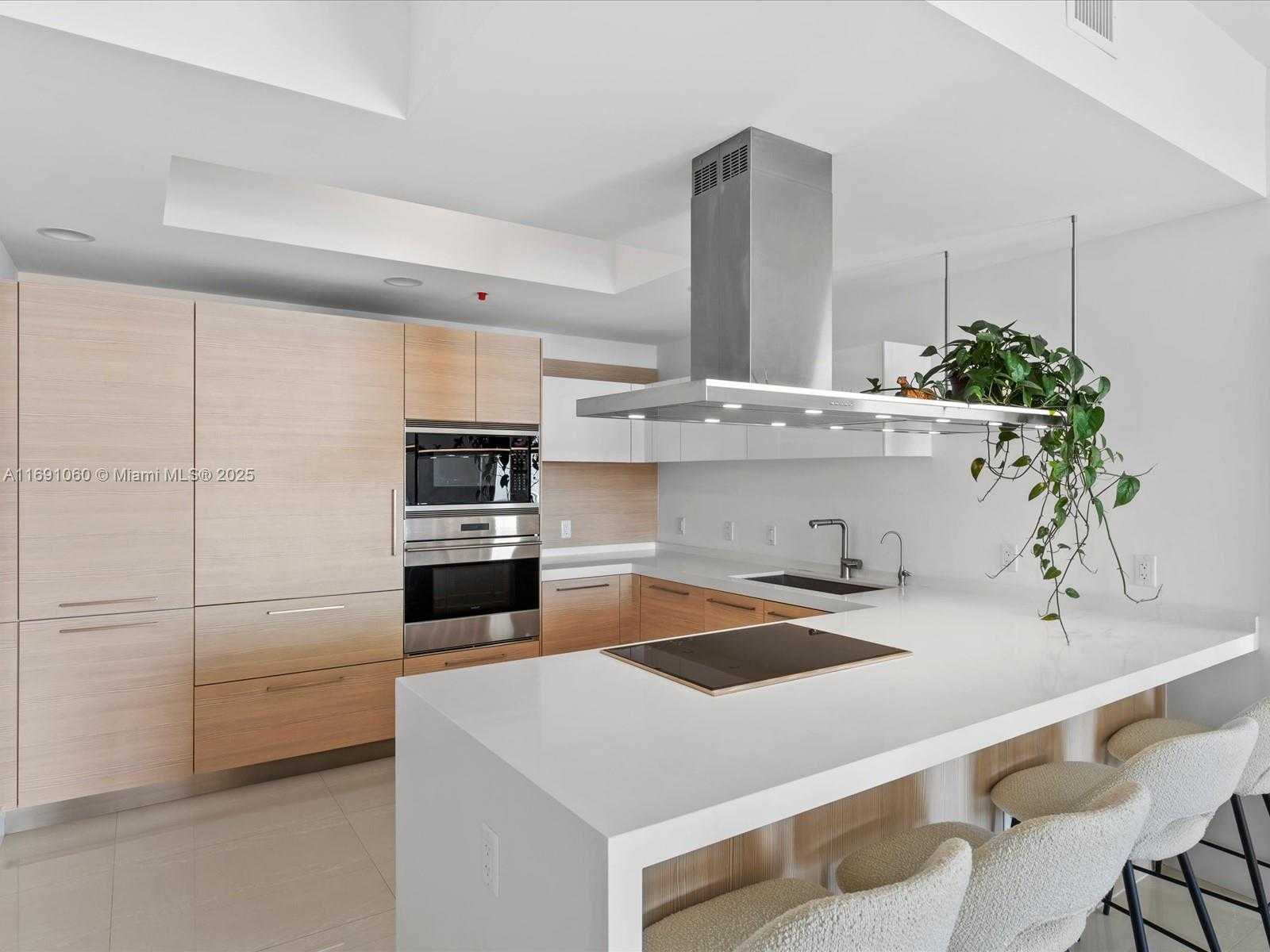 Small Image of 17111 BISCAYNE BLVD #1104, North Miami Beach Number 9