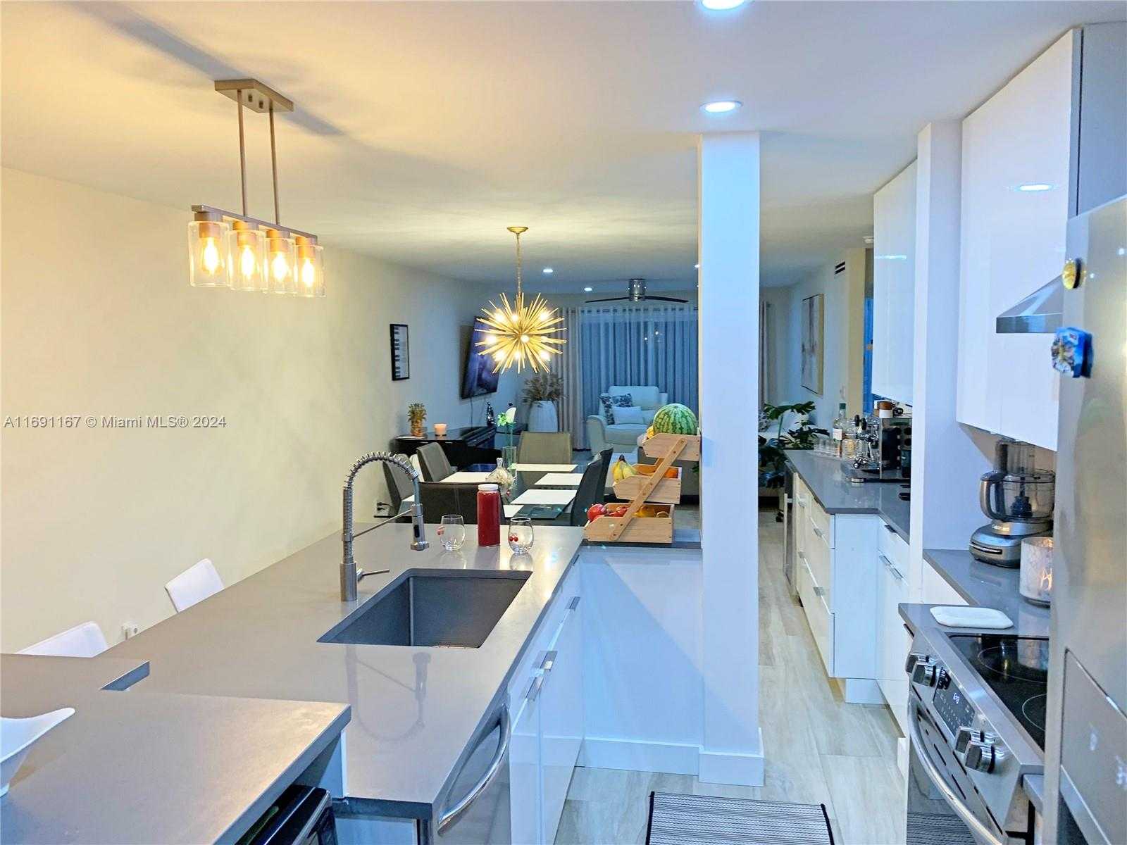 Small Image of 4701 MARTINIQUE DR #M2, Coconut Creek Number 4