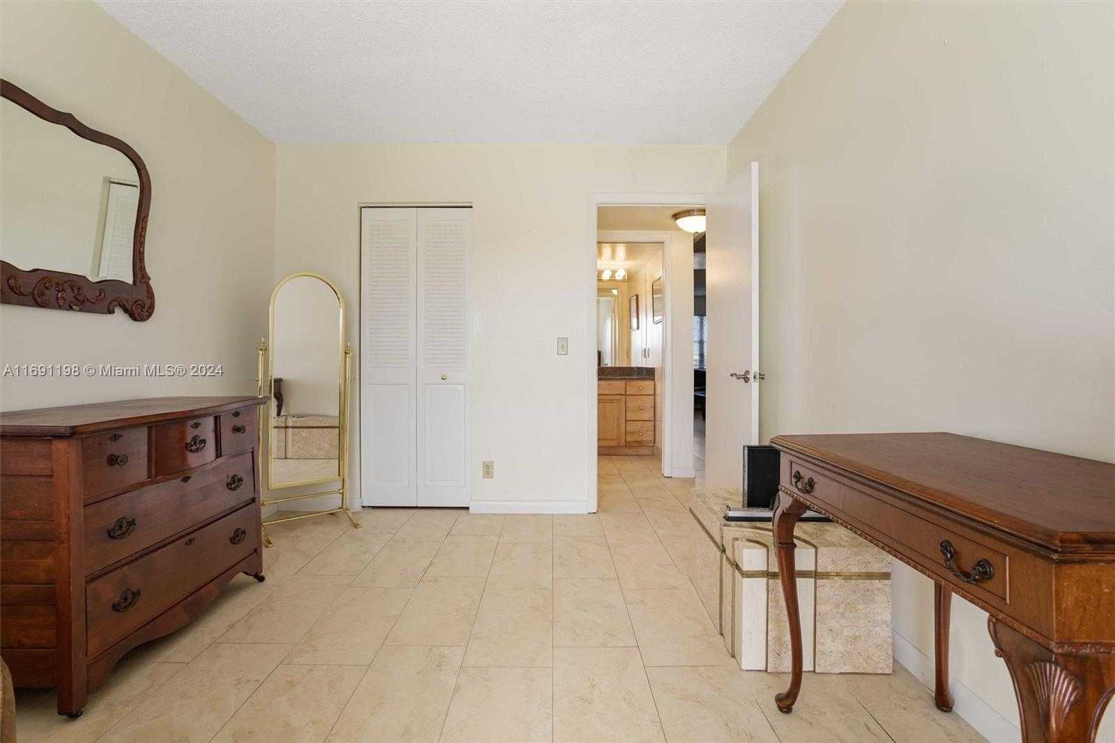 Small Image of 1042 LINCOLN C #1042, Boca Raton Number 11