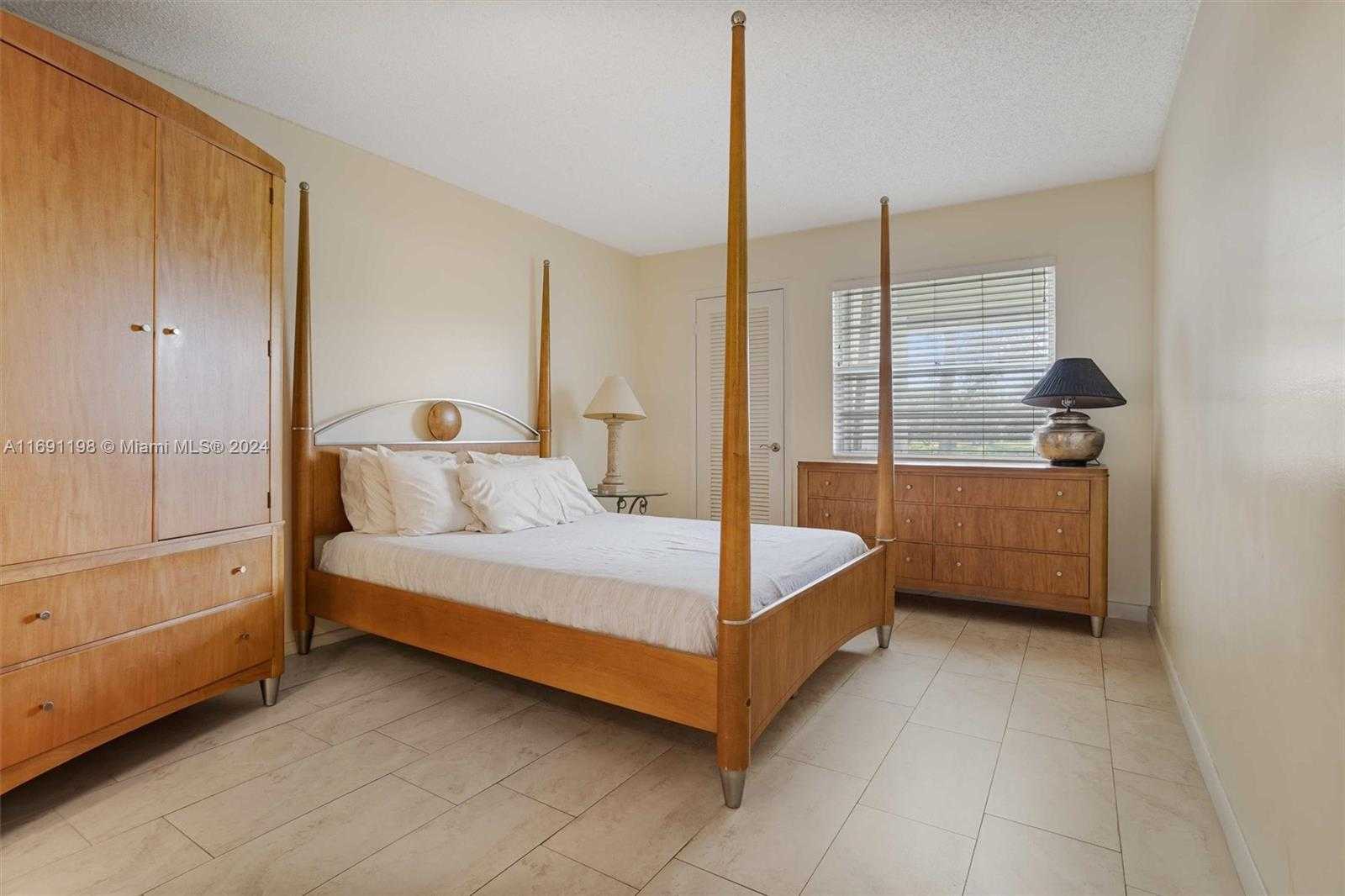 Small Image of 1042 LINCOLN C #1042, Boca Raton Number 7