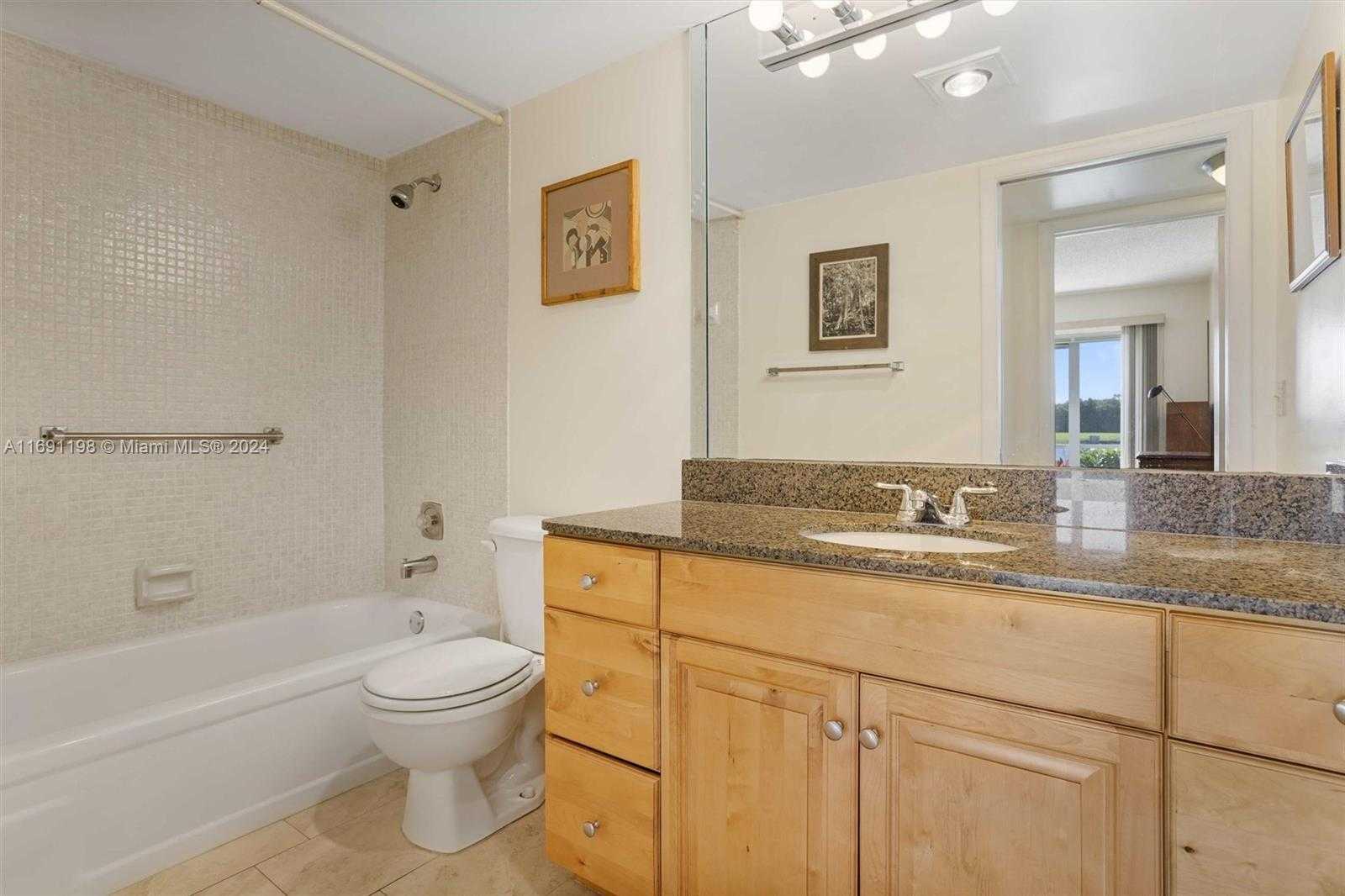 Small Image of 1042 LINCOLN C #1042, Boca Raton Number 9