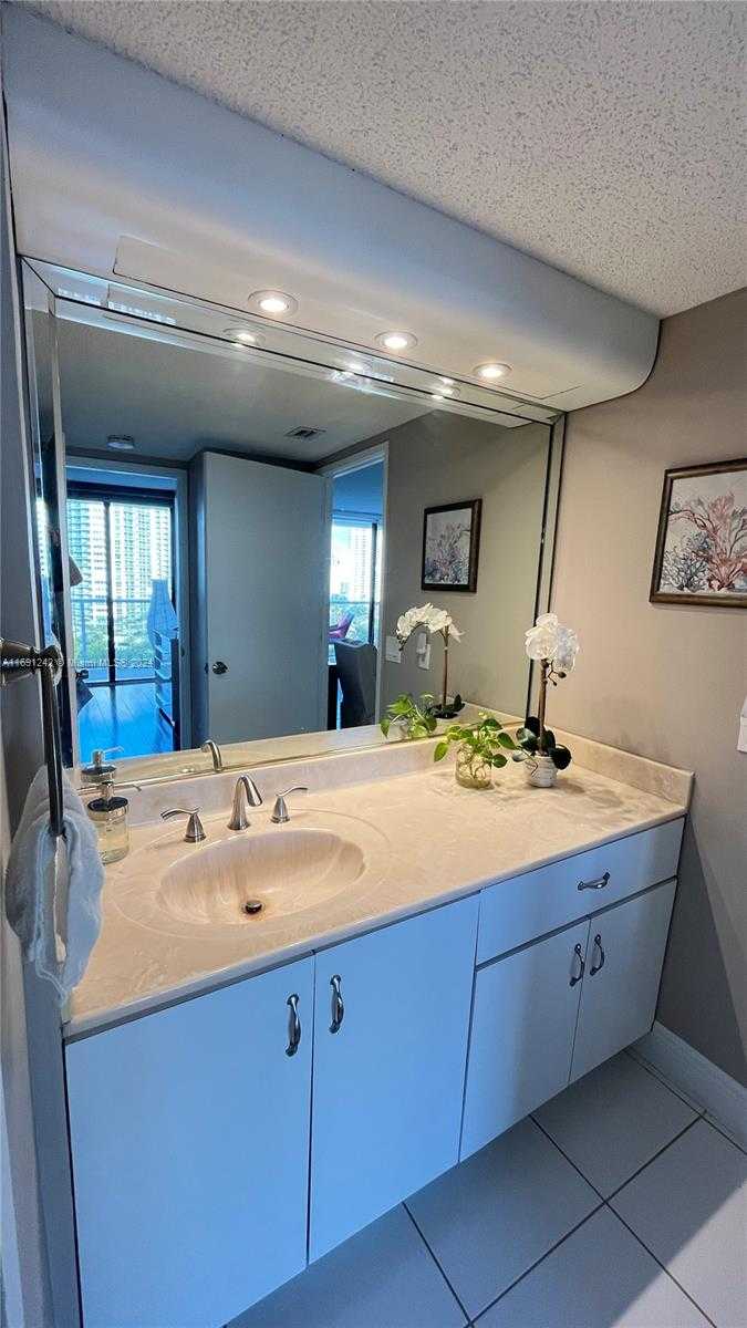Small Image of 3731 NORTH COUNTRY CLUB DR #1121, Aventura Number 12