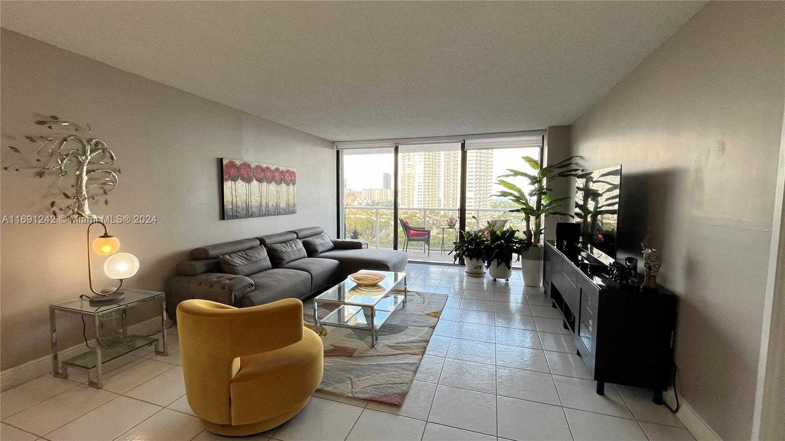 Small Image of 3731 NORTH COUNTRY CLUB DR #1121, Aventura Number 2