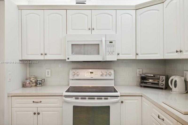 Small Image of 9111 EAST BAY HARBOR DR #3E, Bay Harbor Islands Number 12