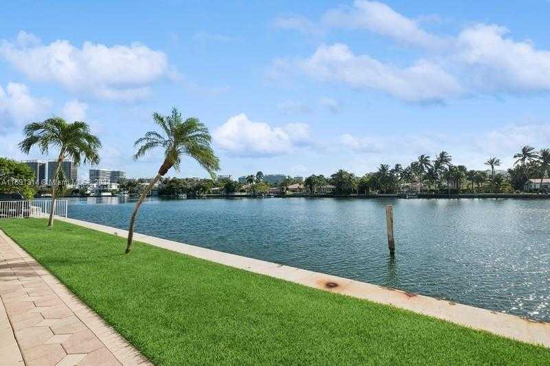 Small Image of 9111 EAST BAY HARBOR DR #3E, Bay Harbor Islands Number 27
