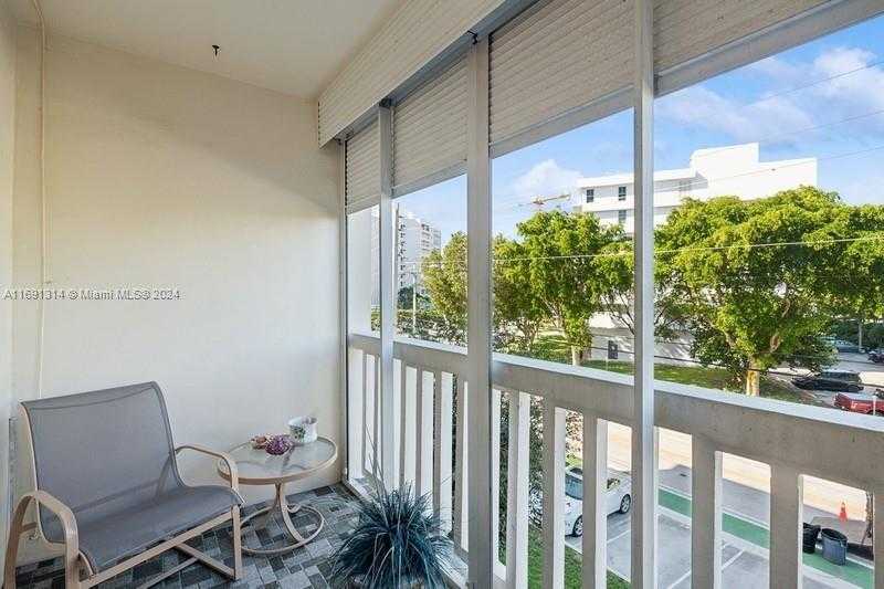 Small Image of 9111 EAST BAY HARBOR DR #3E, Bay Harbor Islands Number 5