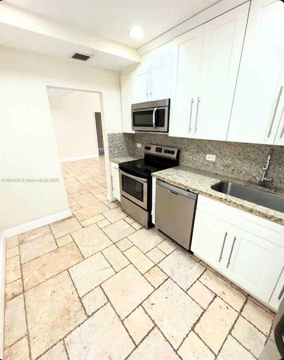 Small Image of 20505 #135, Aventura Number 16