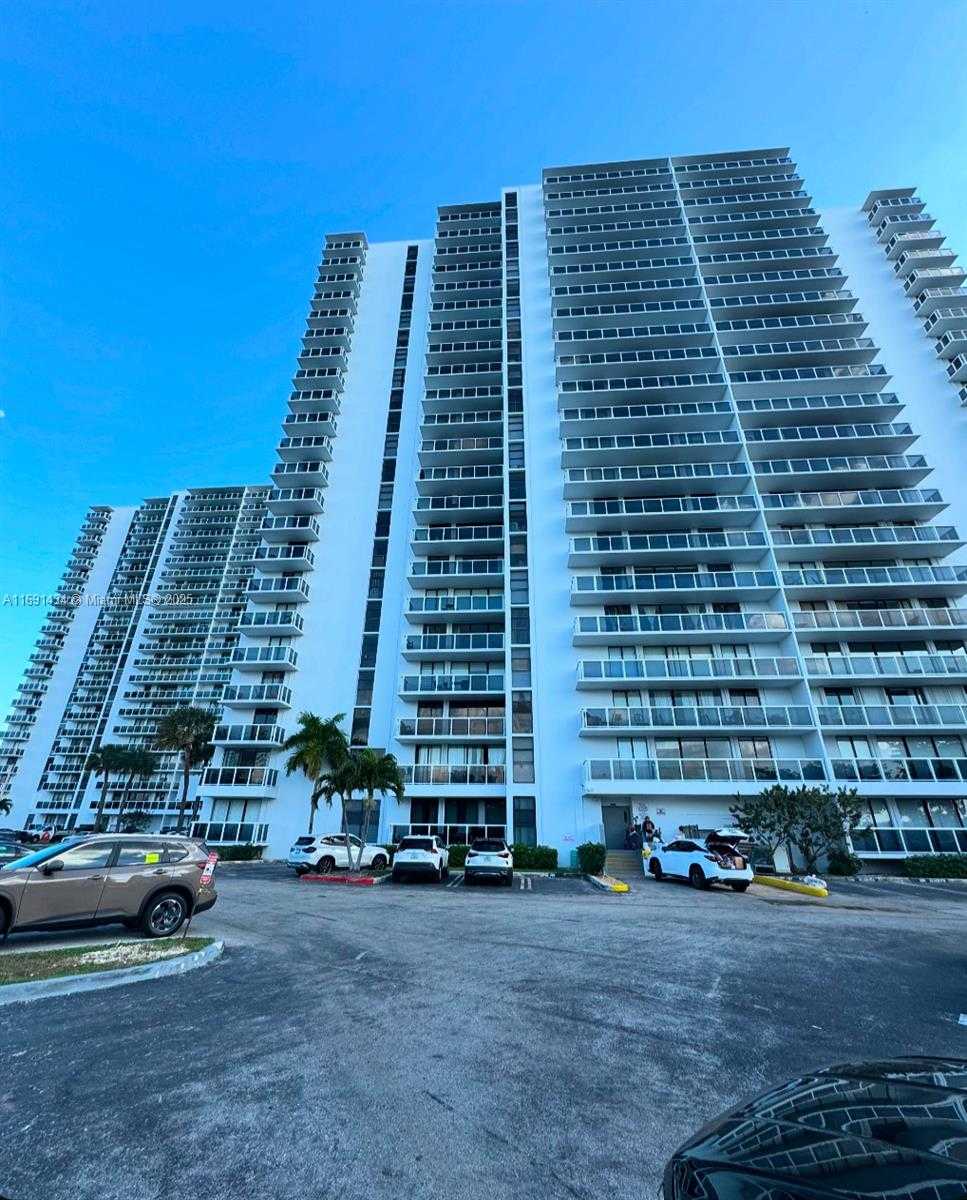 Small Image of 20505 #135, Aventura Number 21
