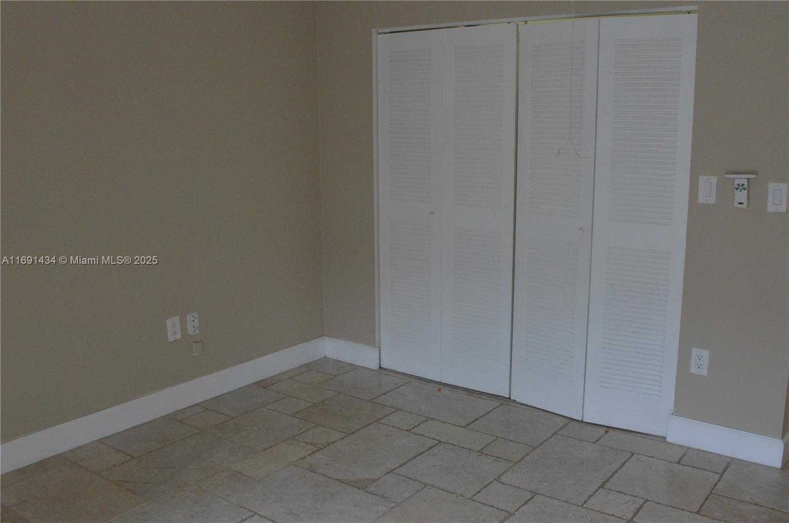 Small Image of 20505 #135, Aventura Number 7