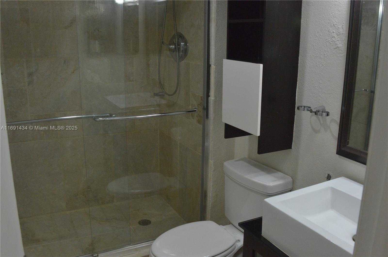Small Image of 20505 #135, Aventura Number 8